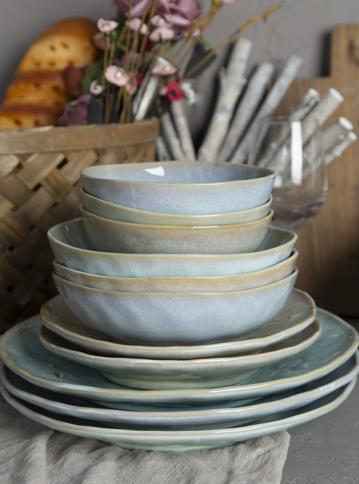 CHANGSHA HAPPY GO Irregular Shape Reactive Glaze Stoneware with Embossed Design |happygodinnerware.com