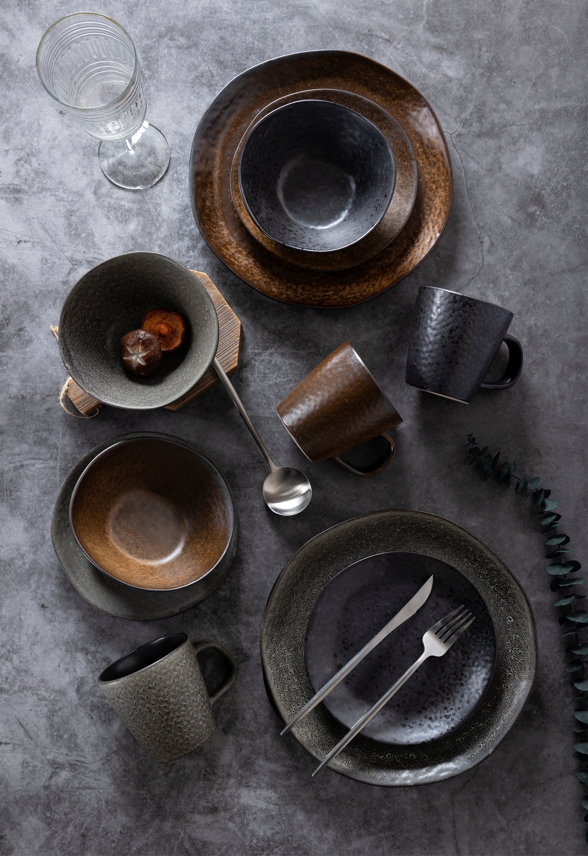 CHANGSHA HAPPY GO Obsidian Edge Reactive Glaze Stoneware Dinnerware Set – Minimalist Rustic Ceramic Plates, Bowls and Mugs for Modern Dining|happygodinnerware.com