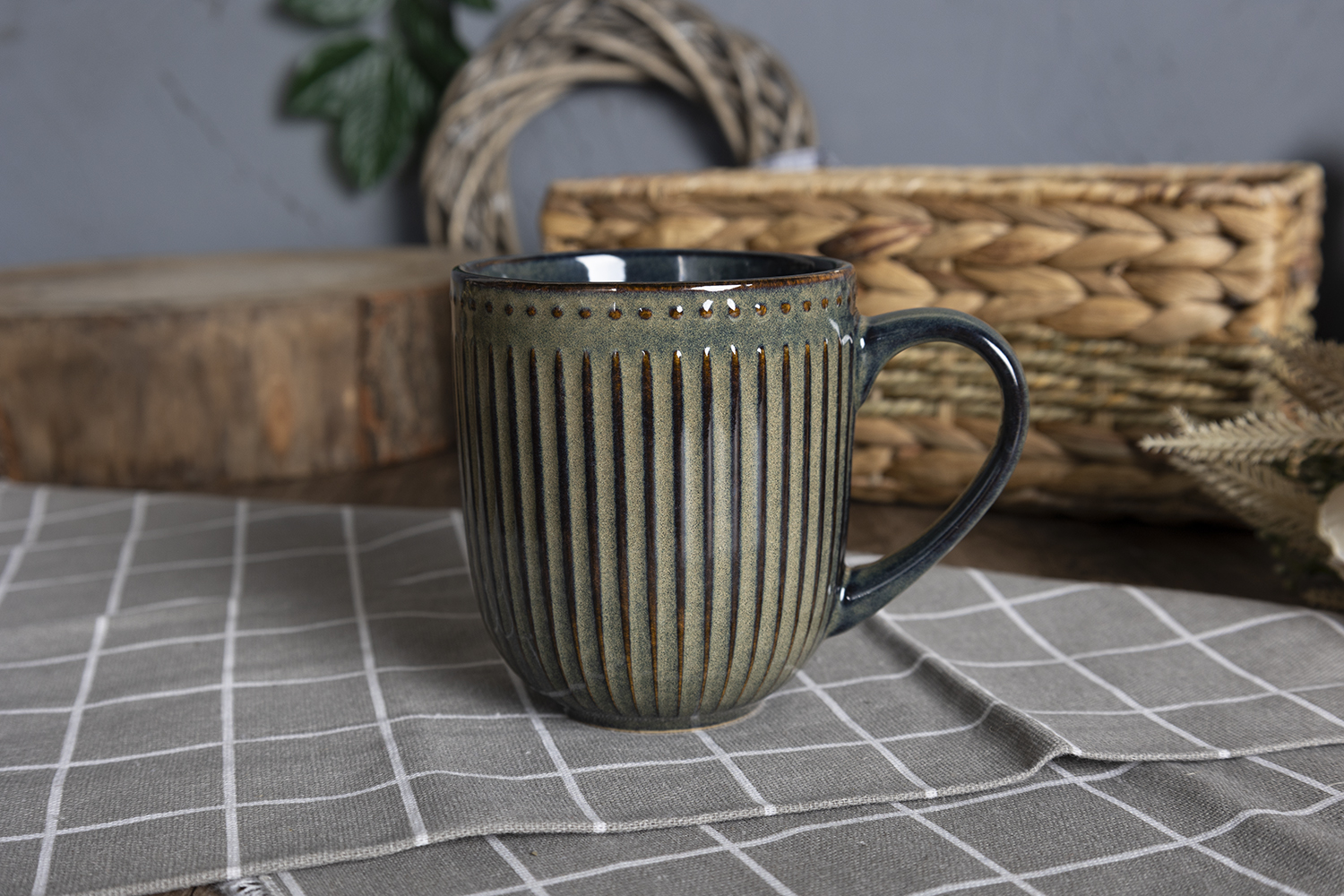 CHANGSHA HAPPY GO  Dual-Color Embossed Reactive Glaze Stoneware Coffee Cup and Western Dinnerware Combination Set  |happygodinnerware.com