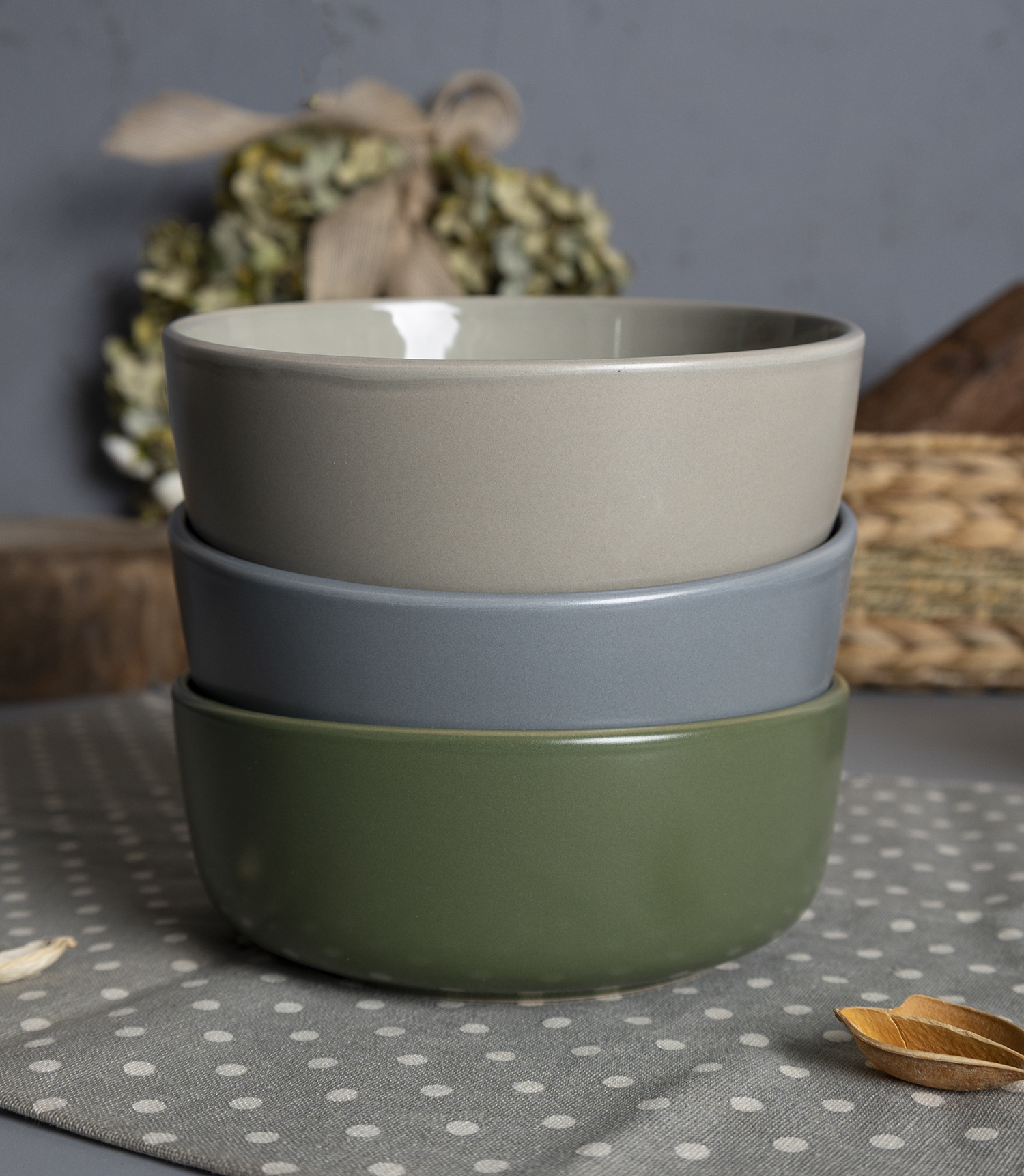 CHANGSHA HAPPY GO  Modern Matte Color Glazed Stoneware Dinnerware Set in Nordic Green and Grey Tones |happygodinnerware.com