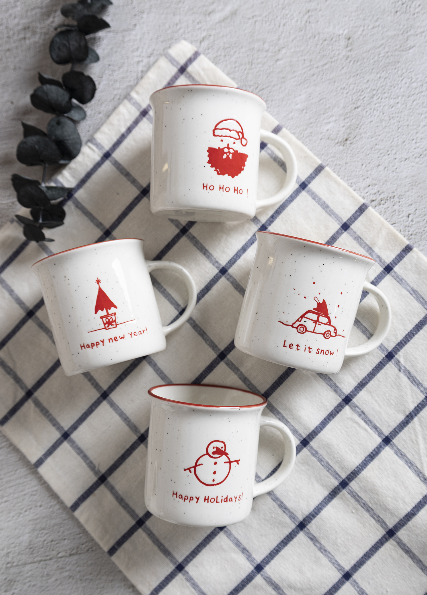 CHANGSHA HAPPY GO  Holiday-Themed Bone China Mug Collection with Red and Green Christmas Illustrations and Festive Charm  |happygodinnerware.com