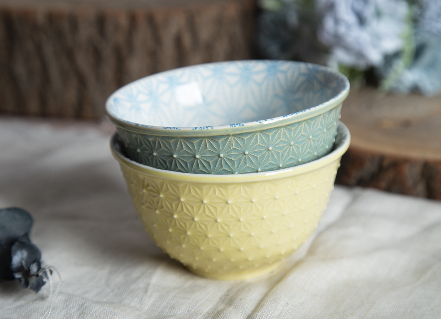 CHANGSHA HAPPY GO Star Pattern Embossed Stoneware Bowls with Color Glaze and Printed Design | happygodinnerware.com