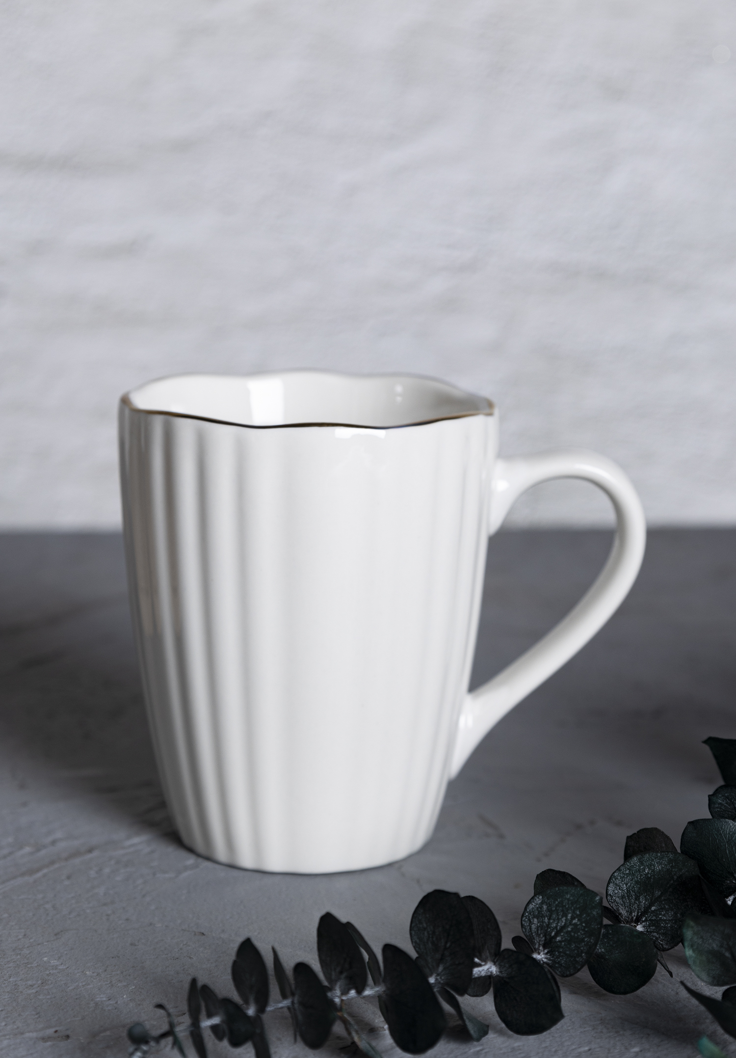 CHANGSHA HAPPY GO Porcelain Embossed Reactive Glaze Dinnerware Set with Petal Relief and Colorful Accents |happygodinnerware.com