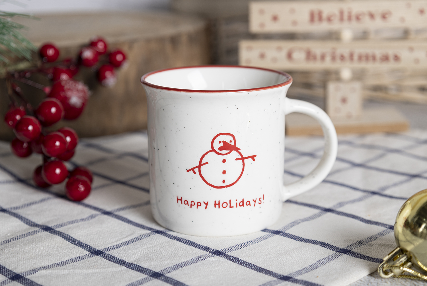 CHANGSHA HAPPY GO  Holiday-Themed Bone China Mug Collection with Red and Green Christmas Illustrations and Festive Charm  |happygodinnerware.com