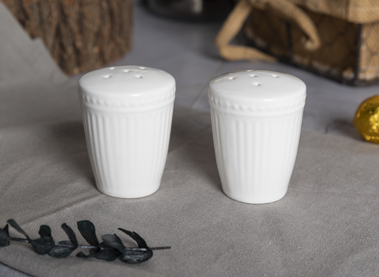 CHANGSHA HAPPY GO Elegant White Embossed Bone China Dinnerware Set with Radiant Linear Pattern for Modern Dining |happygodinnerware.com