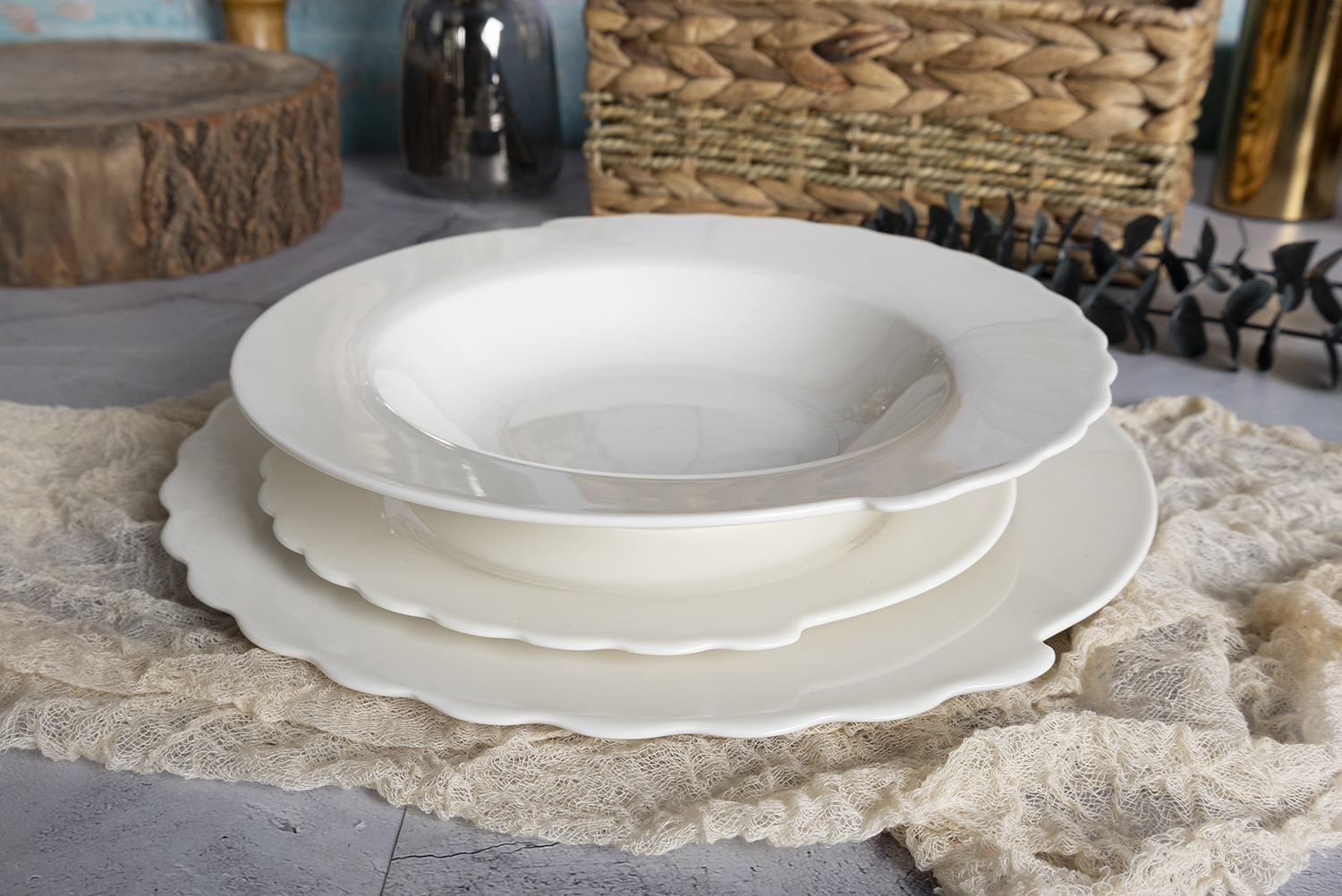 CHANGSHA HAPPY GO Round Bone China Dinnerware Set with Embossed Lotus Edge and Smooth White Finish for Classic Table Decor |happygodinnerware.com