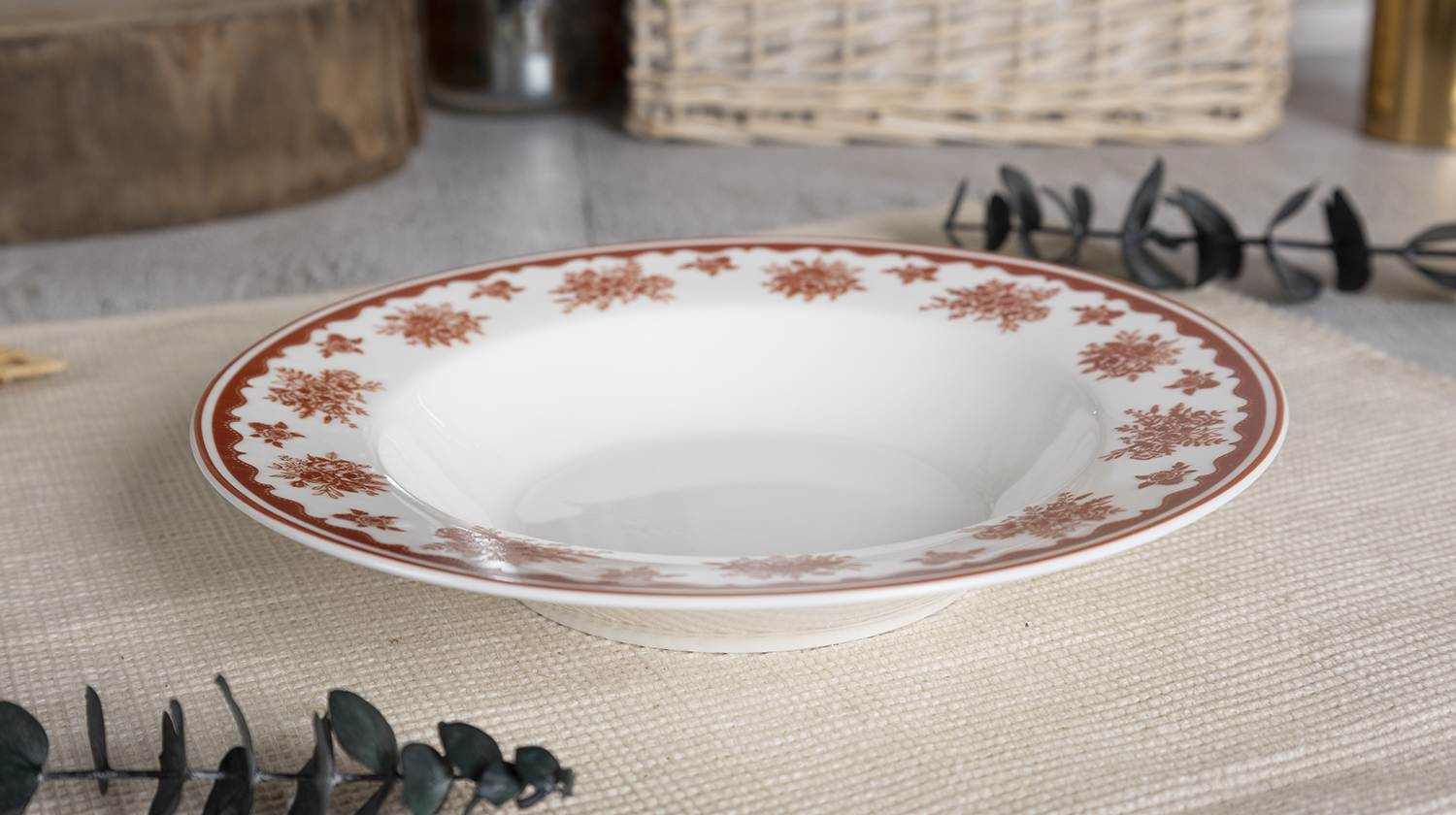 CHANGSHA HAPPY GO Vintage Red Countryside Scene Decal Bone China Tableware Set – Classic Western Style Dinner Set  |happygodinnerware.com