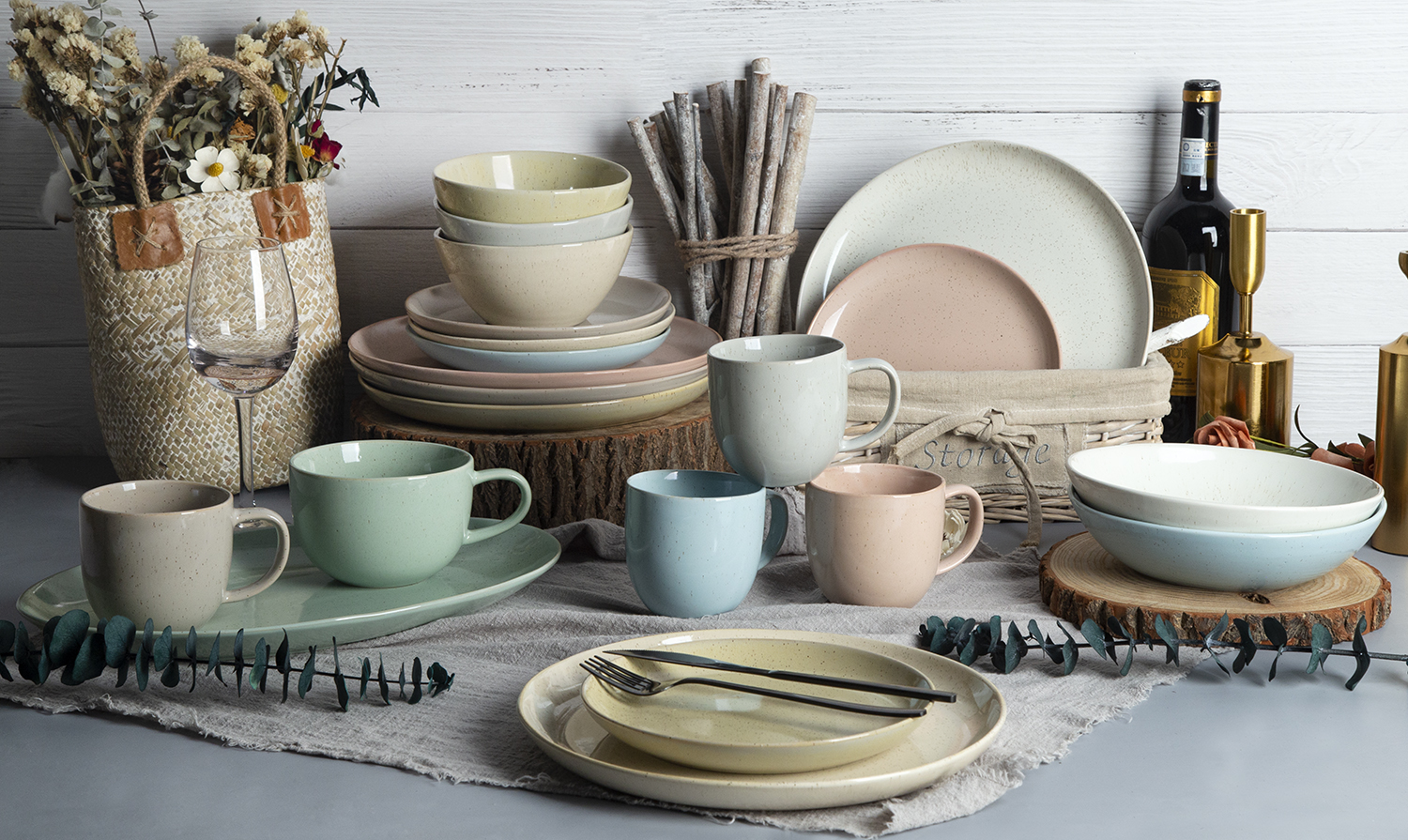 CHANGSHA HAPPY GO Speckled Stoneware with Reactive Glaze in Soft Pastels |happygodinnerware.com