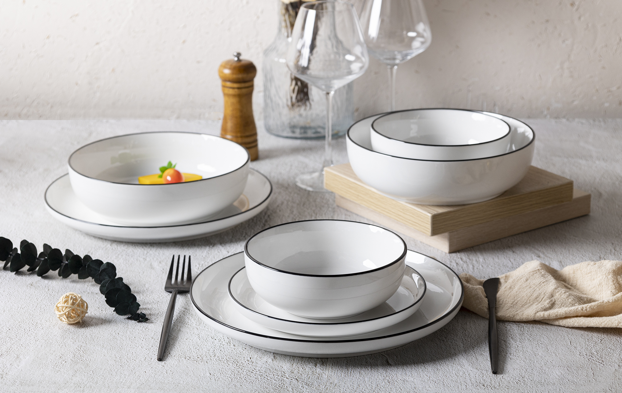CHANGSHA HAPPY GO White Porcelain Tableware with Black Rim | happygodinnerware.com