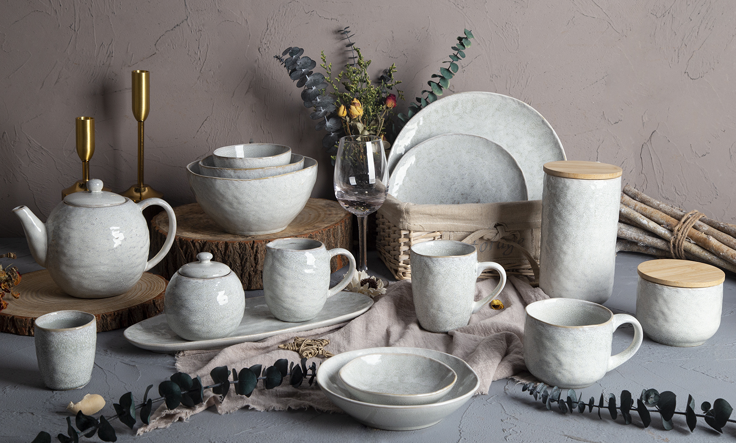 CHANGSHA HAPPY GO Unique Shaped Red Reactive Glaze Ceramic Tableware |happygodinnerware.com