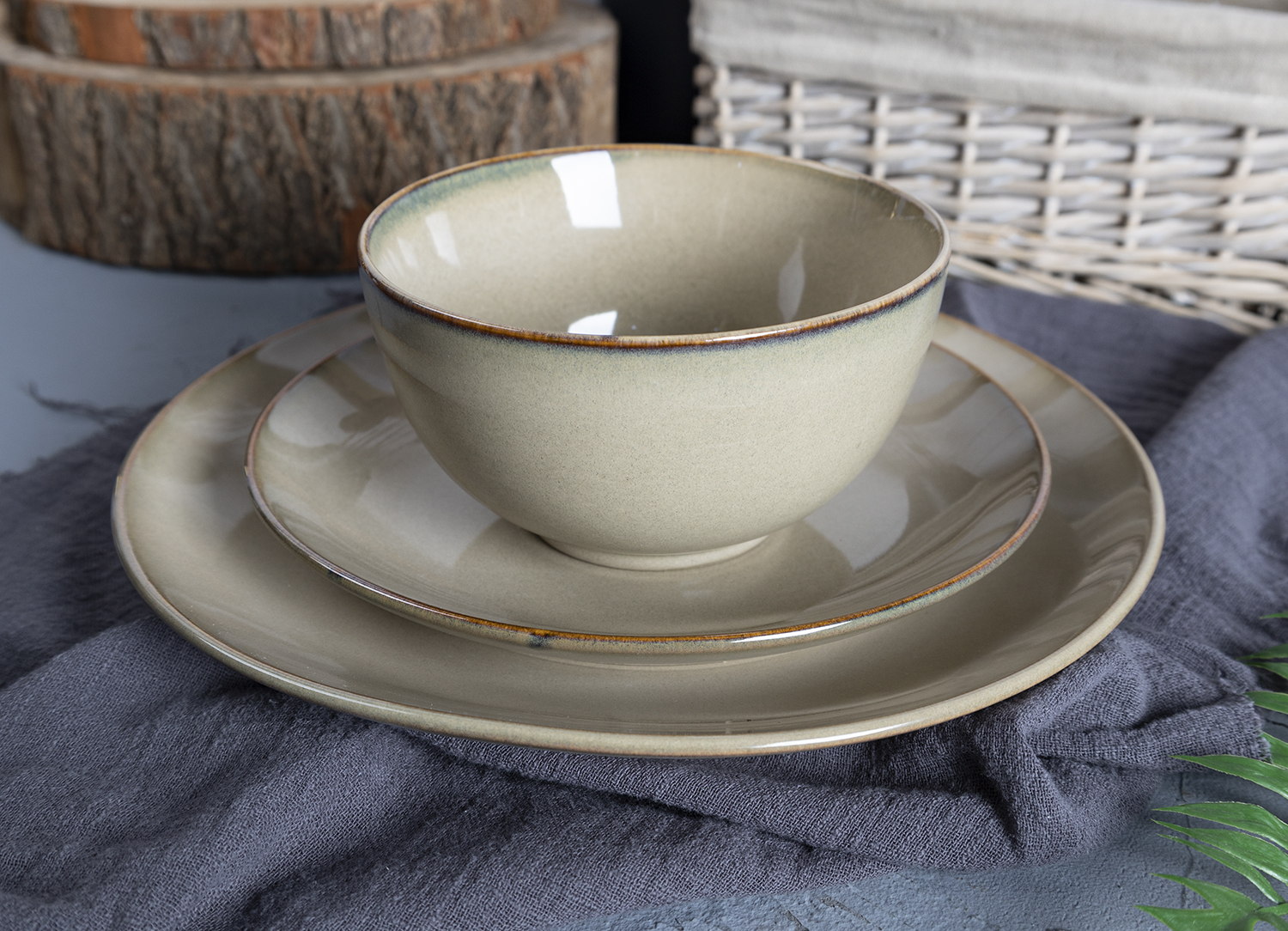 CHANGSHA HAPPY GO Neutral Reactive Glaze Stoneware Tableware Set in Matte Gray and Ivory with Double-Layer Glazing |happygodinnerware.com