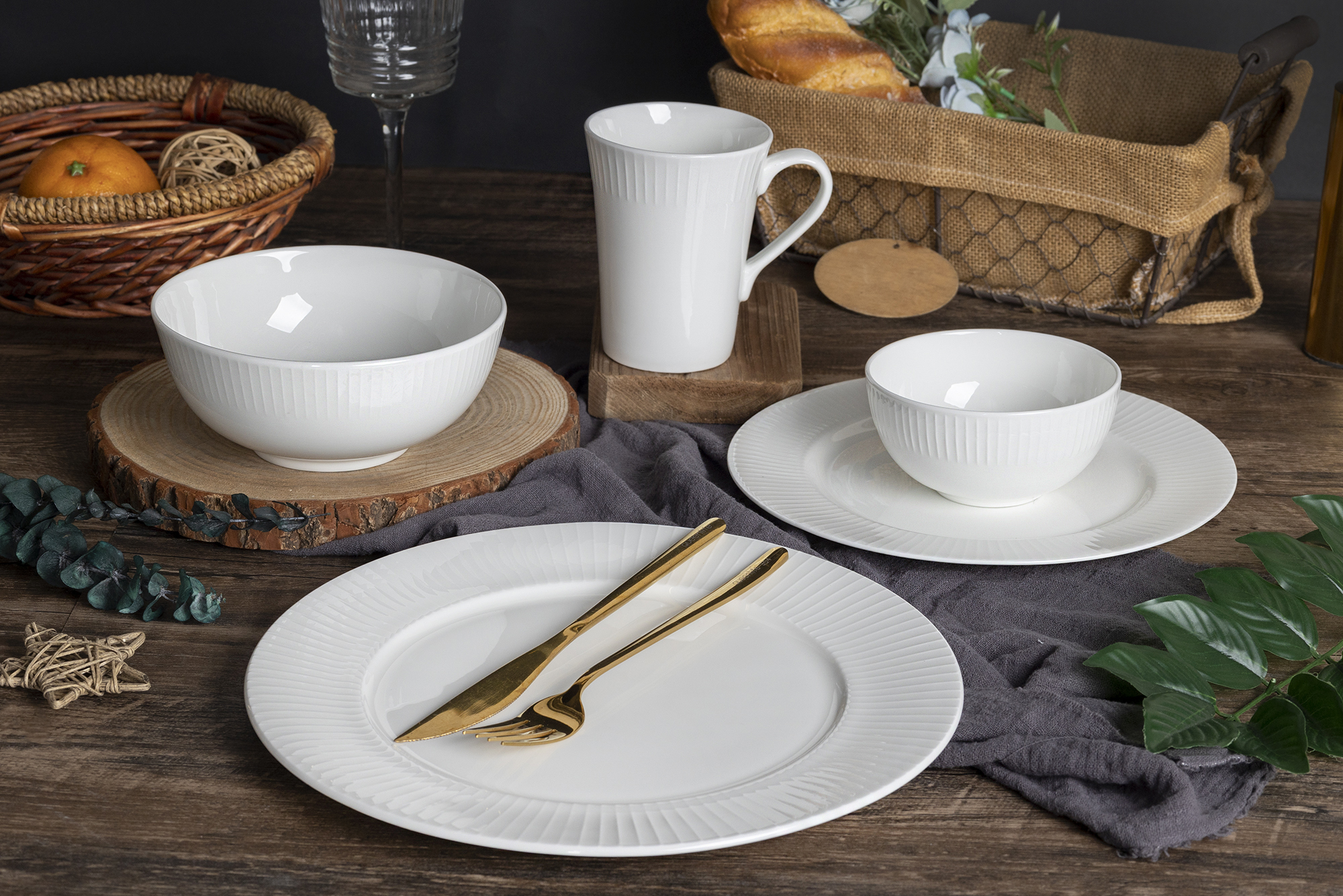 CHANGSHA HAPPY GO Vertical-Line Embossed Fine Bone China Dinnerware Set for Elegant Table Settings and Catering Services |happygodinnerware.com