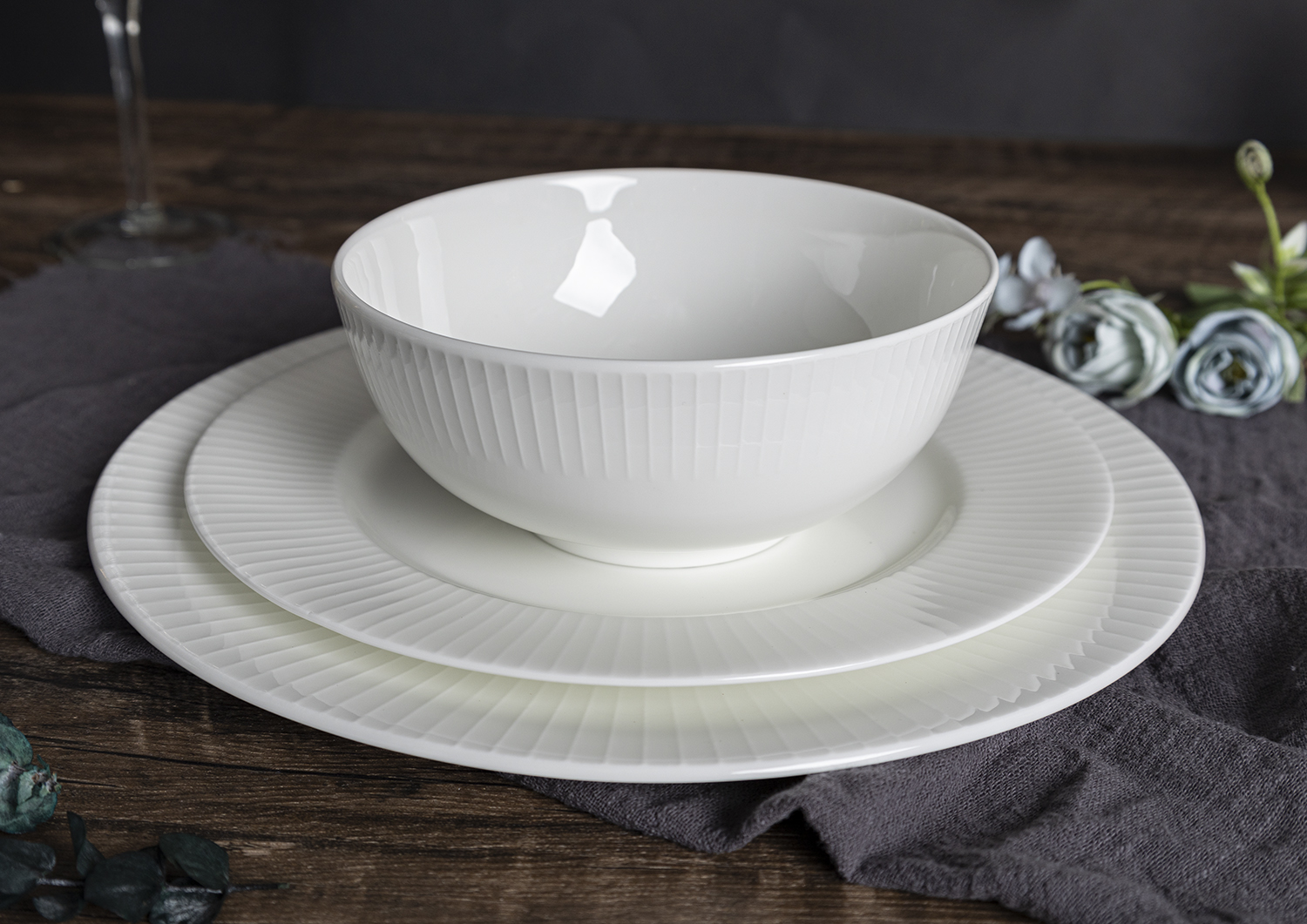CHANGSHA HAPPY GO Vertical-Line Embossed Fine Bone China Dinnerware Set for Elegant Table Settings and Catering Services |happygodinnerware.com