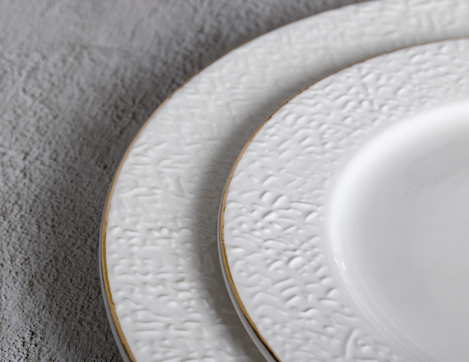 CHANGSHA HAPPY GO Gold Rim Woven Embossed Bone China Dinnerware |happygodinnerware.com