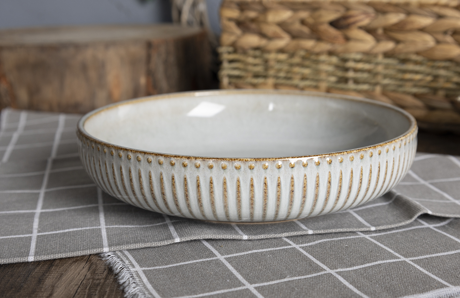 CHANGSHA HAPPY GO  Dual-Color Embossed Reactive Glaze Stoneware Coffee Cup and Western Dinnerware Combination Set  |happygodinnerware.com