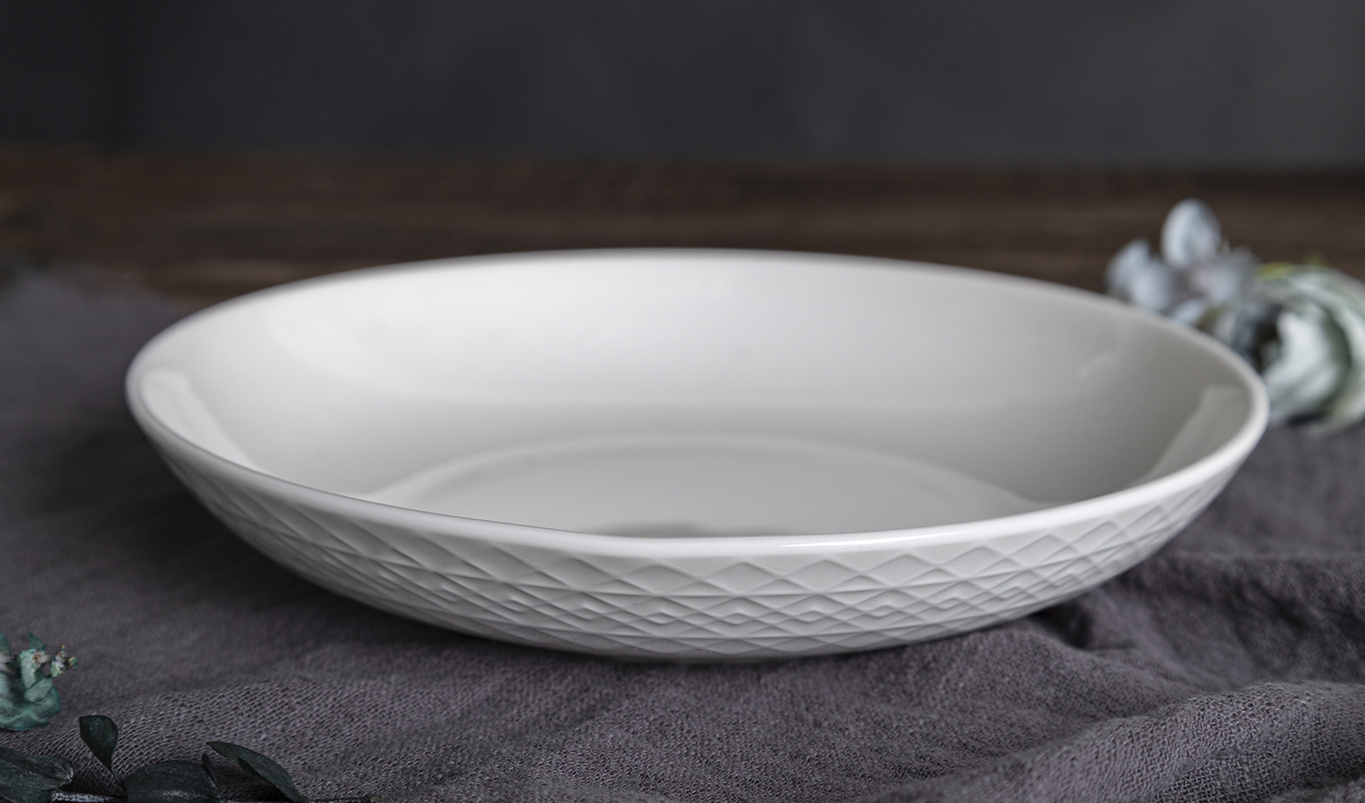CHANGSHA HAPPY GO Diamond-Pattern Embossed Bone China Dinner Set with Glossy Finish for Luxury Kitchen and Restaurant Use |happygodinnerware.com