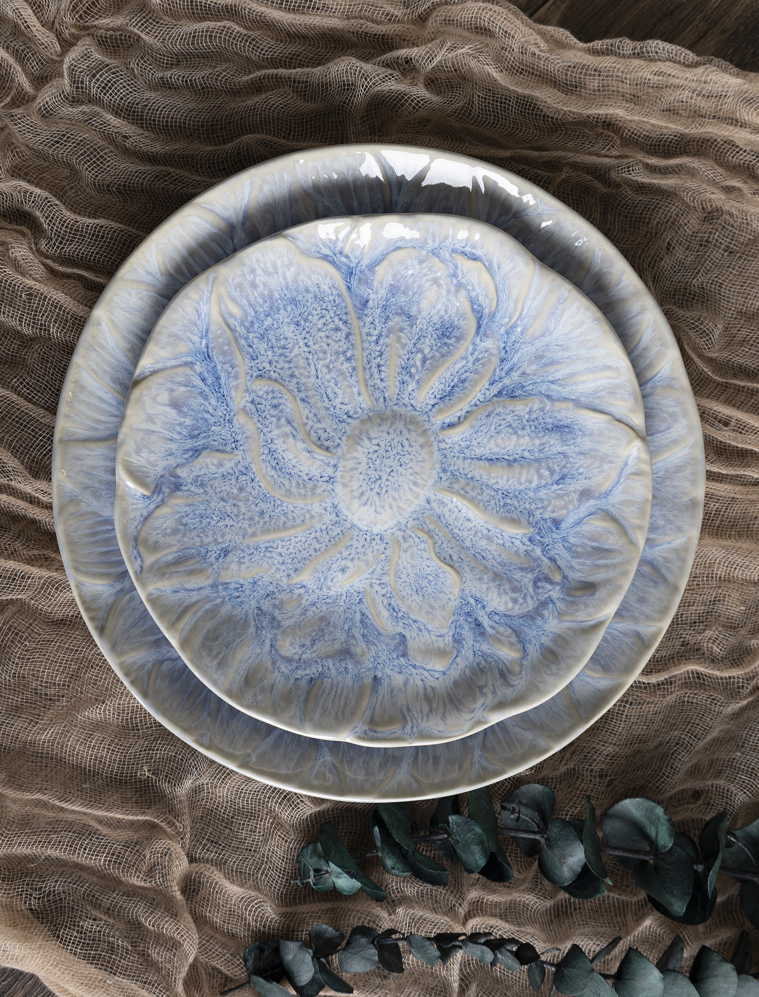 CHANGSHA HAPPY GO  Botanical Leaf-Shaped Blue Reactive Glaze Ceramic Plate Collection with Natural Veining Design |Dopamine Series Ceramics  |happygodinnerware.com