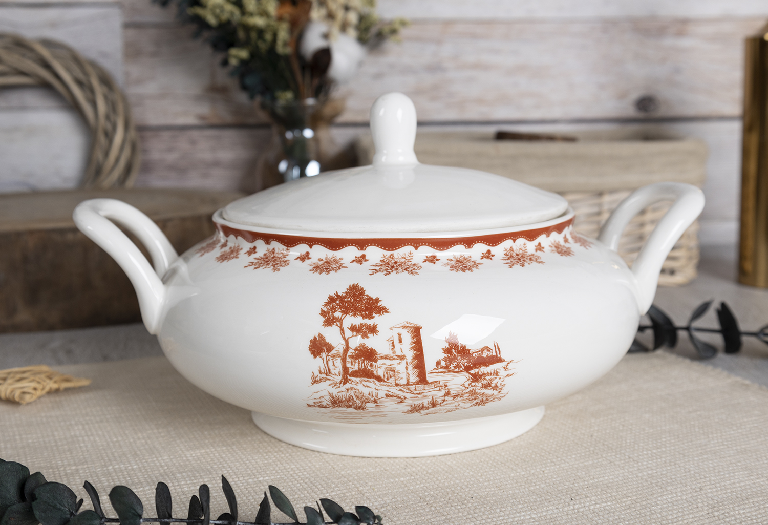 CHANGSHA HAPPY GO Vintage Red Countryside Scene Decal Bone China Tableware Set – Classic Western Style Dinner Set  |happygodinnerware.com