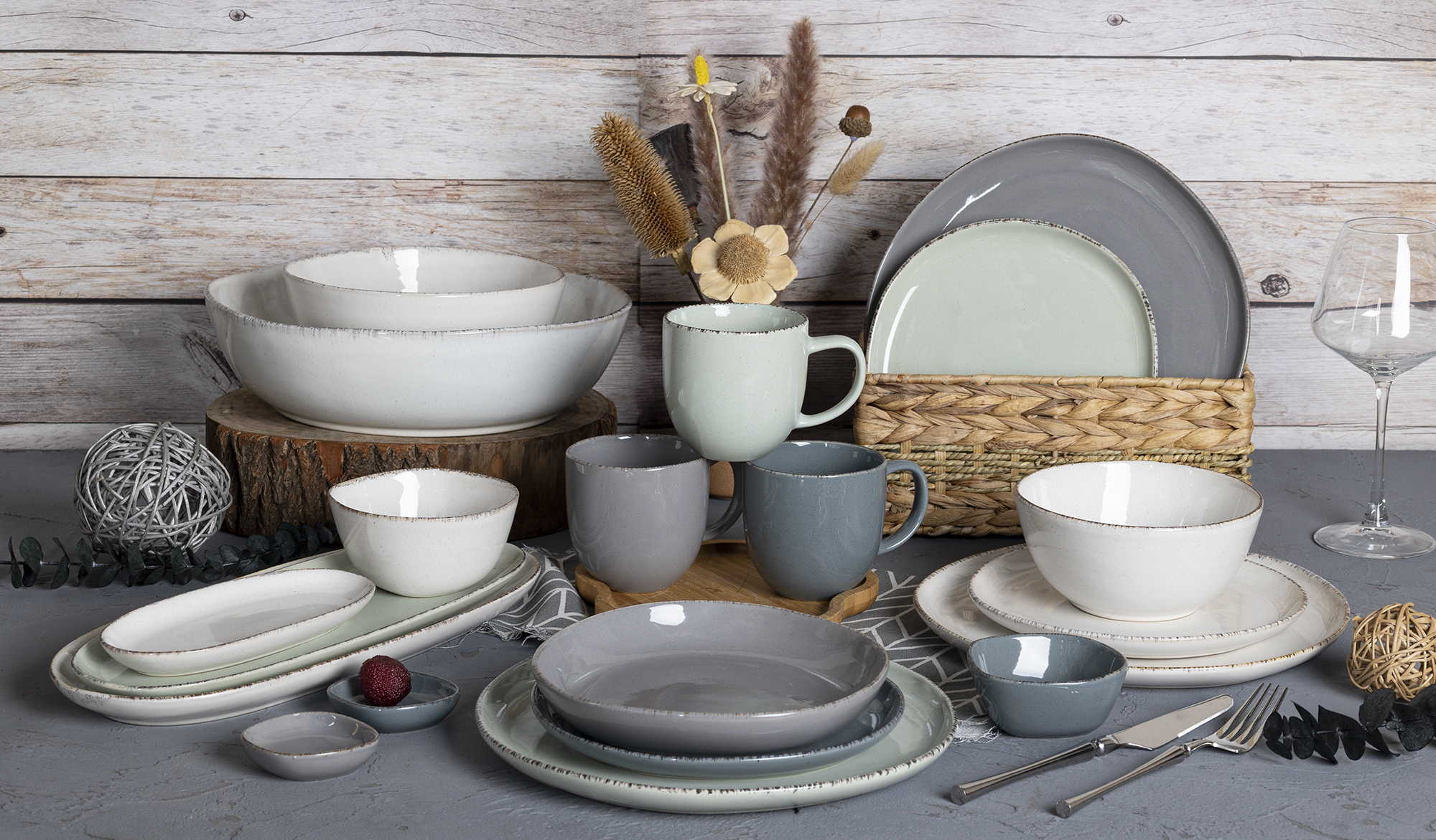 CHANGSHA HAPPY GO  Minimalist Reactive Glaze Stoneware Dinner Set in Soft Gray with Subtle Satin Shine  |happygodinnerware.com