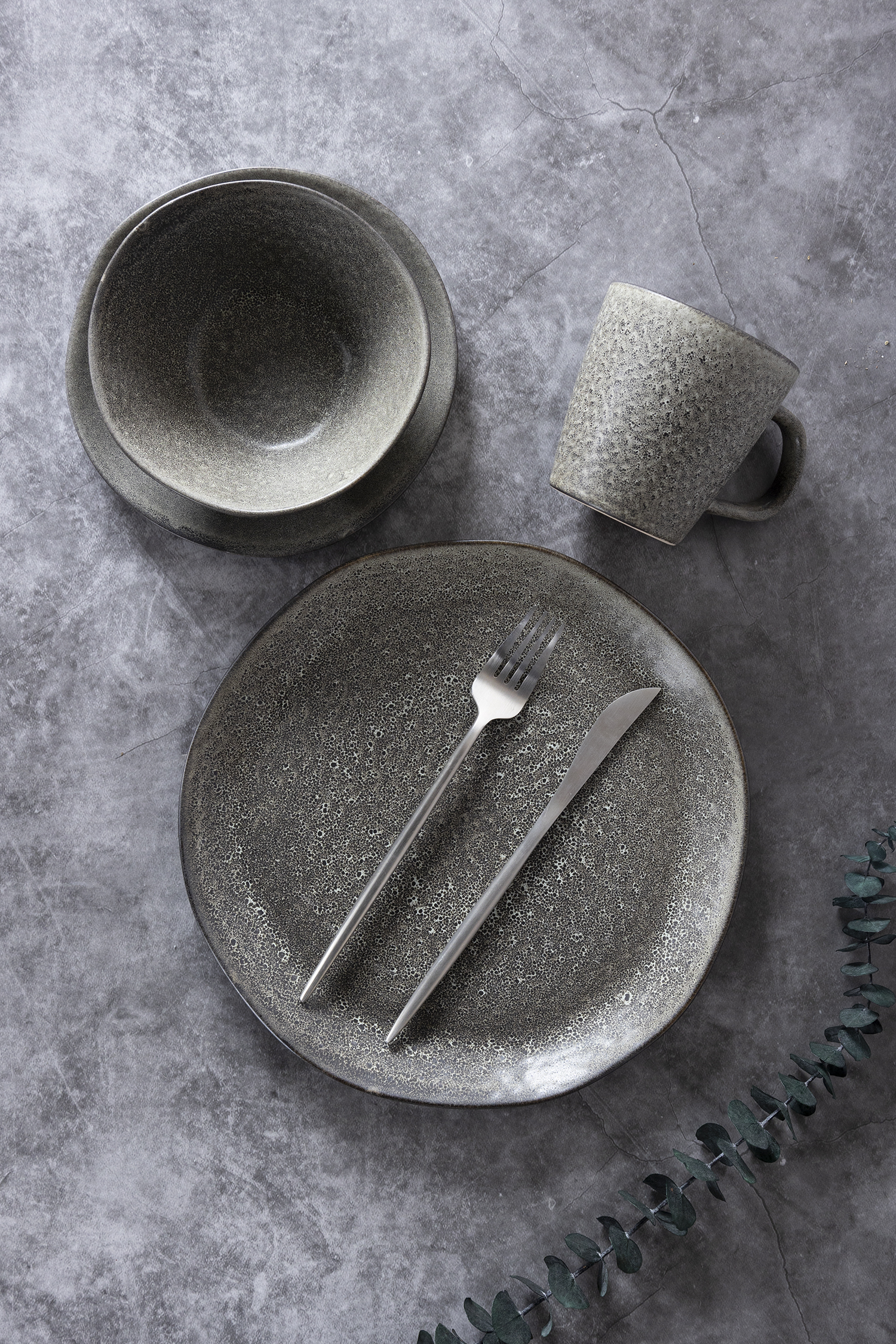 CHANGSHA HAPPY GO Obsidian Edge Reactive Glaze Stoneware Dinnerware Set – Minimalist Rustic Ceramic Plates, Bowls and Mugs for Modern Dining|happygodinnerware.com