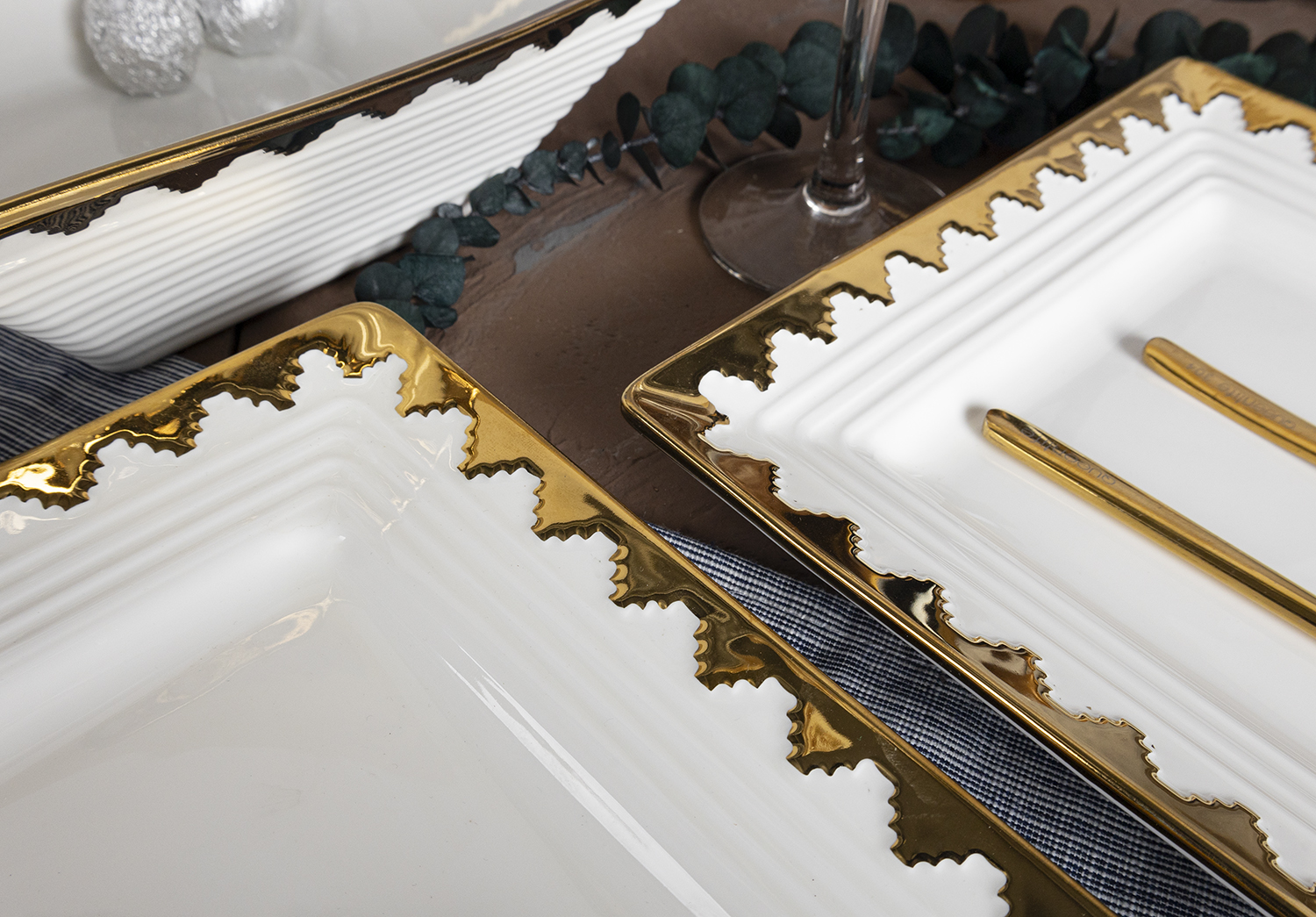 CHANGSHA HAPPY GO Geometric Square Bone China Dinner Plate Set with Electroplated Gold Zigzag Rim for Luxe Table Setting |happygodinnerware.com