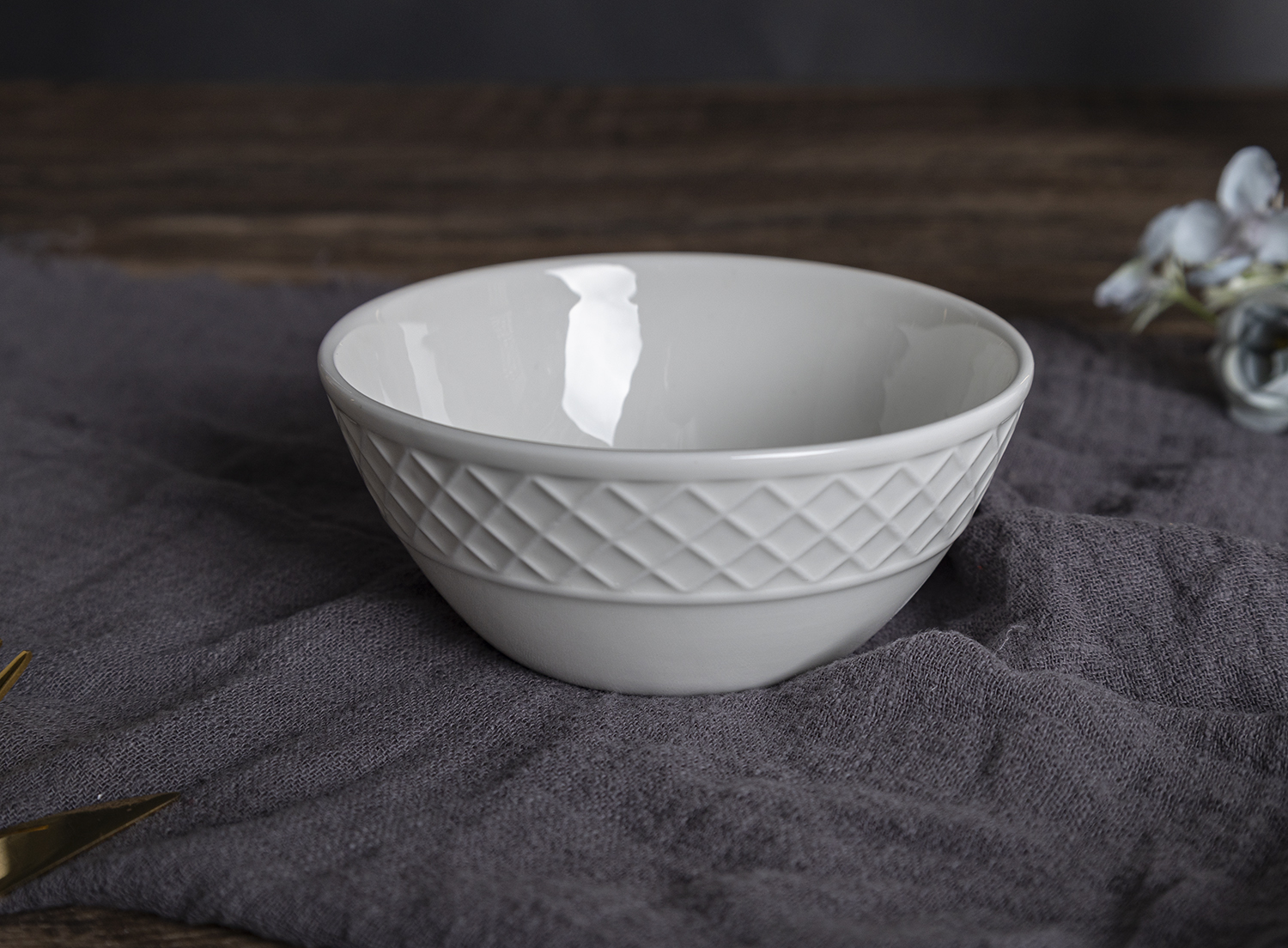 CHANGSHA HAPPY GO Geometric Grid Embossed White Bone China Dinner Set for Stylish and Durable Hospitality Use |happygodinnerware.com