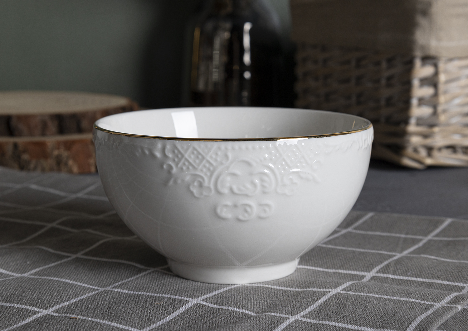 CHANGSHA HAPPY GO  Luxurious White Bone China Embossed Dinnerware with Gold Rim – Wedding Gift Table Set from Changsha Happy Go |happygodinnerware.com