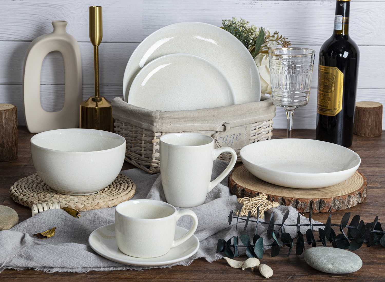 CHANGSHA HAPPY GO  Elegant Ivory Reactive Glaze Stoneware Tableware Set with Soft Matte Finish for Minimalist Dining |happygodinnerware.com