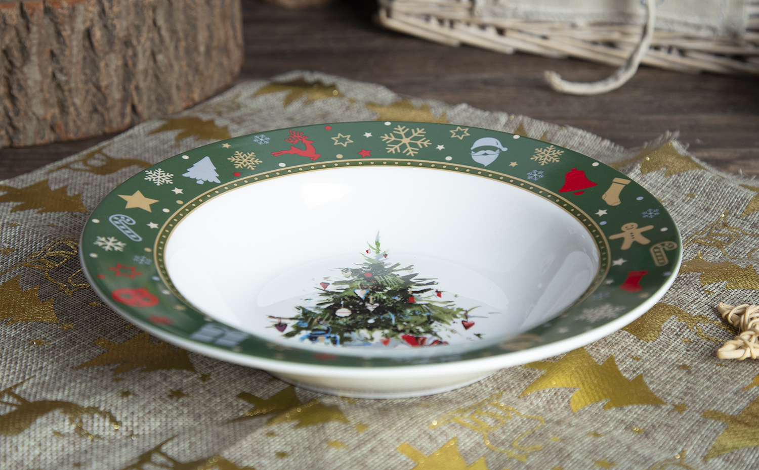 CHANGSHA HAPPY GO White Porcelain Christmas Dinnerware with Decal Art, Festive Design | happygodinnerware.com
