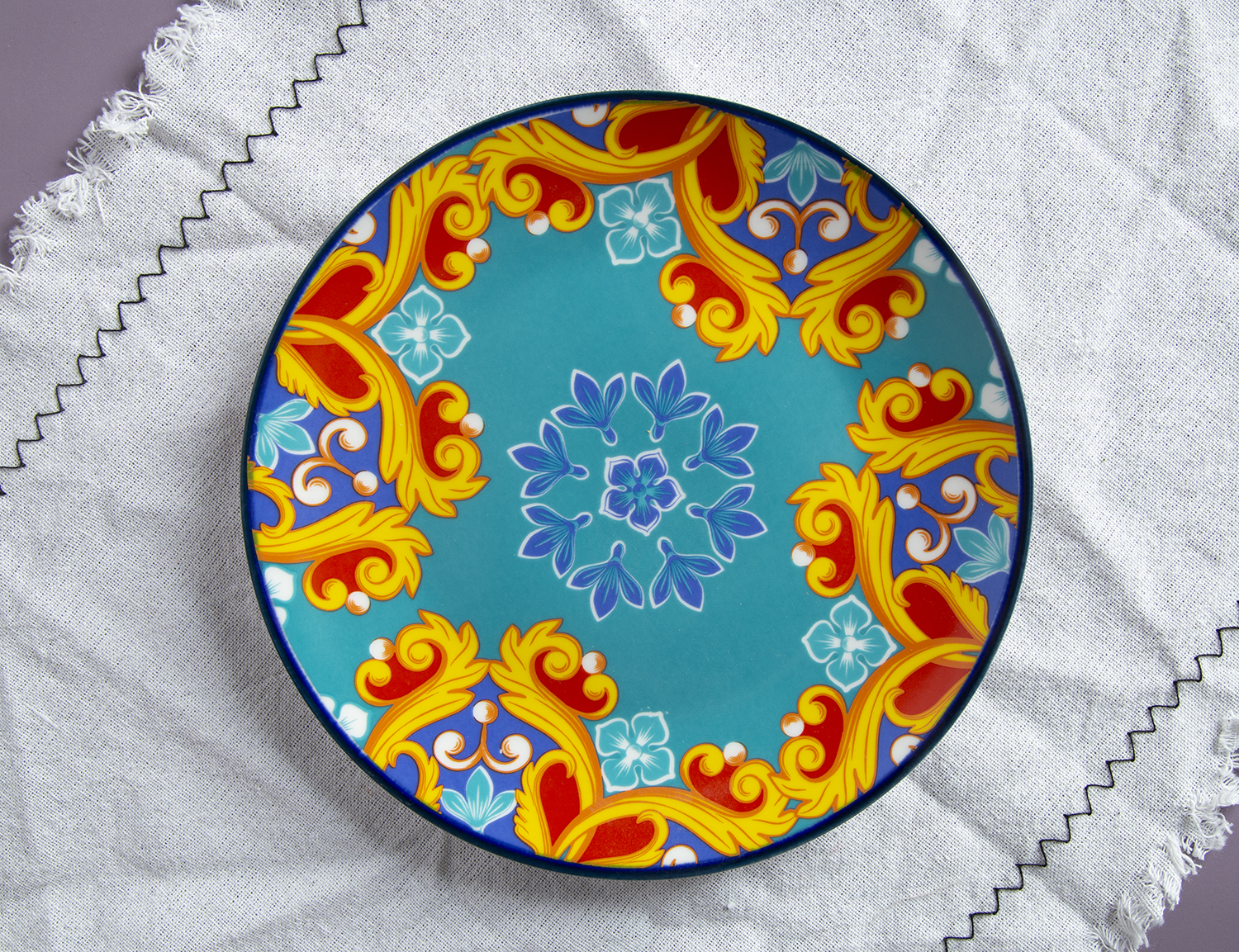CHANGSHA HAPPY GO  Vintage Italian-Style Printed White Porcelain Dinnerware with Gold Accents and Floral Decals  |Dopamine Series Ceramics  |happygodinnerware.com