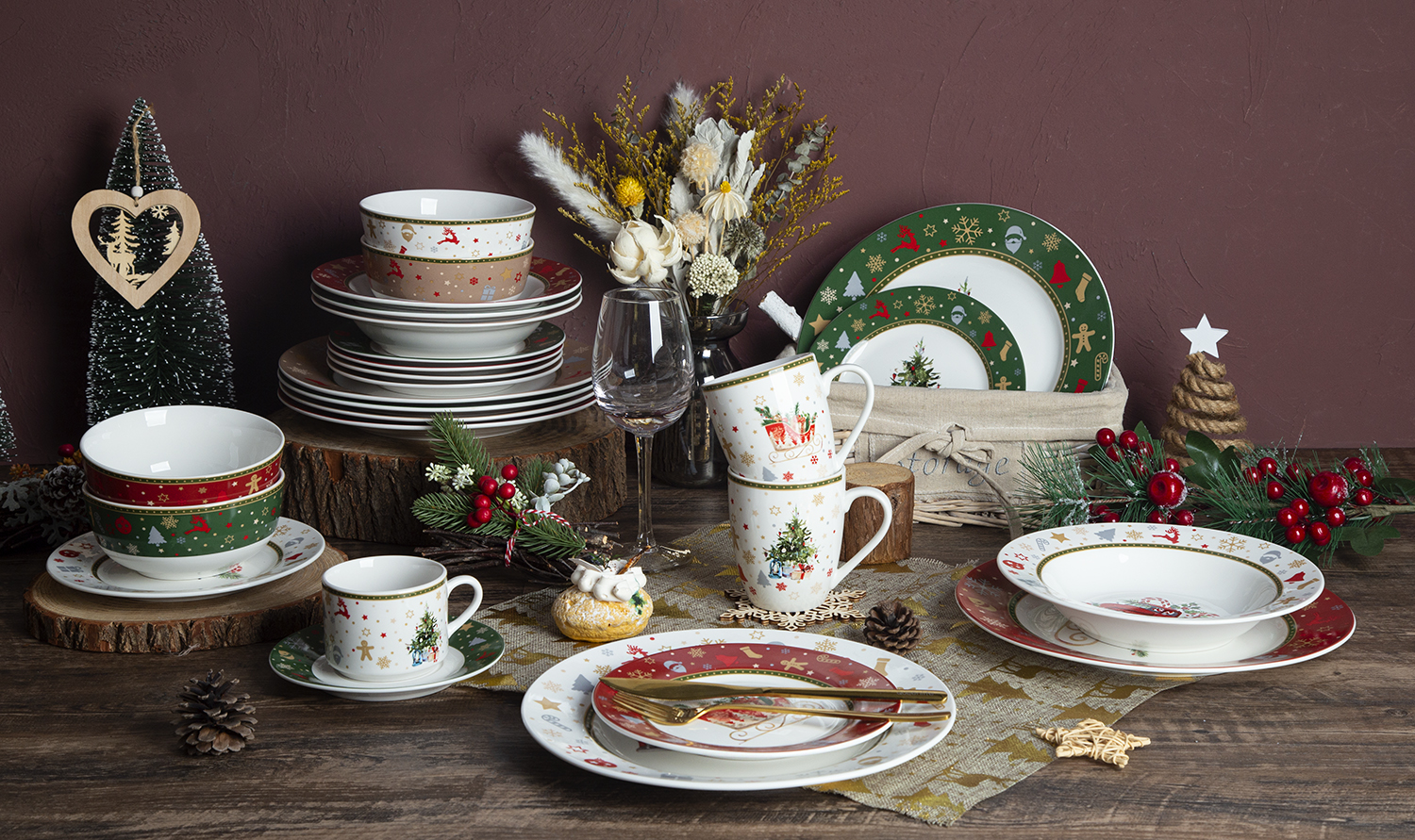 CHANGSHA HAPPY GO White Porcelain Christmas Dinnerware with Decal Art, Festive Design | happygodinnerware.com