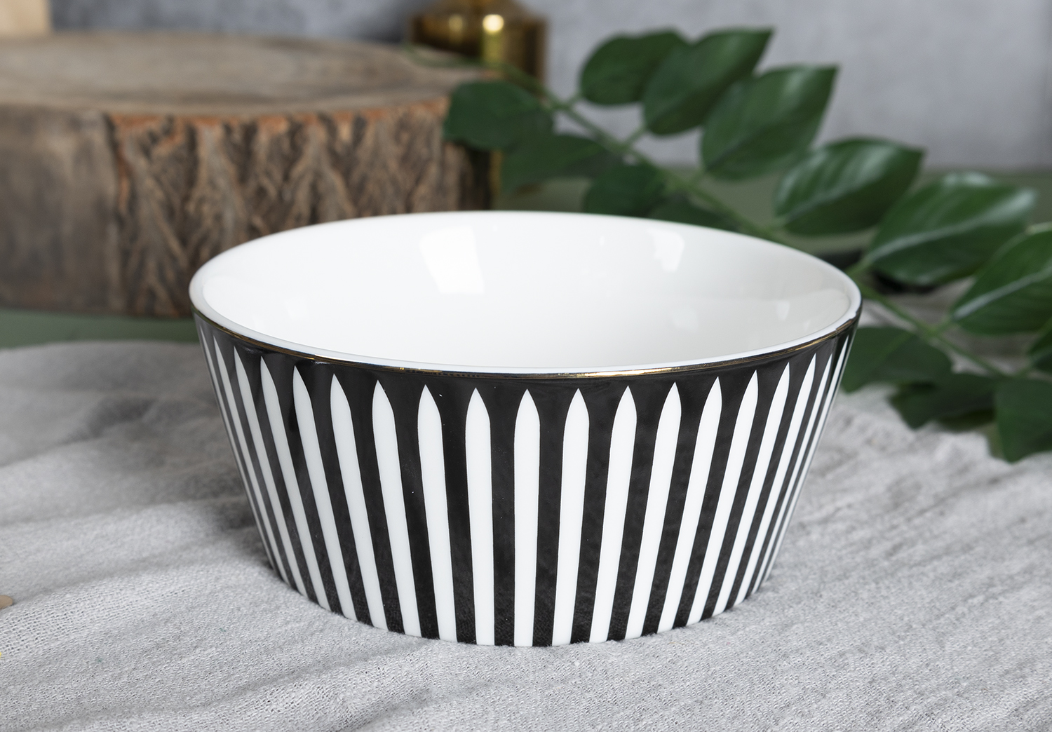 CHANGSHA HAPPY GO Black and White Stripe Bone China Dinnerware Set with Vertical Rim – Bold Contrast Table Set |happygodinnerware.com