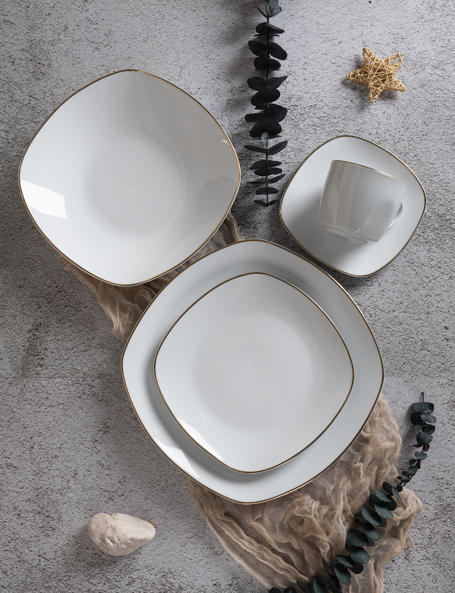 CHANGSHA HAPPY GO  Classic Square-Shaped White Porcelain Dinnerware Featuring Gilded Rim Accents |happygodinnerware.com