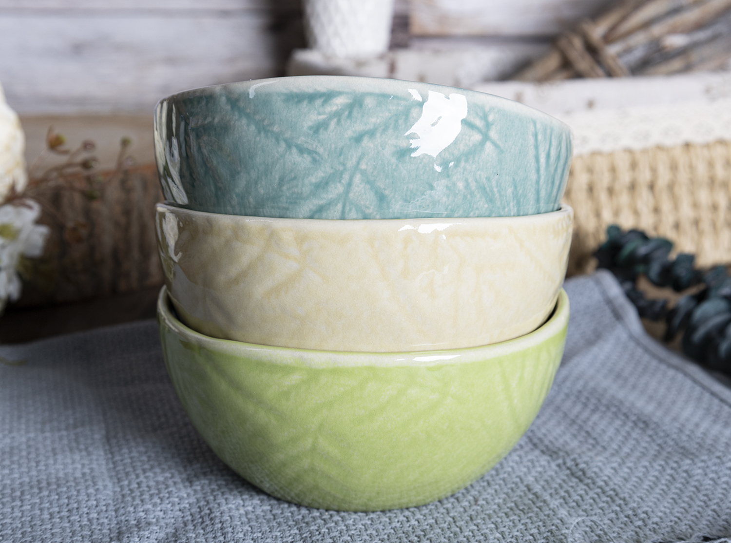 CHANGSHA HAPPY GO Handcrafted Reactive Glaze Stoneware Tableware Set in Warm Ivory and Speckled Green with Organic Finish |Dopamine Series Ceramics |happygodinnerware.com