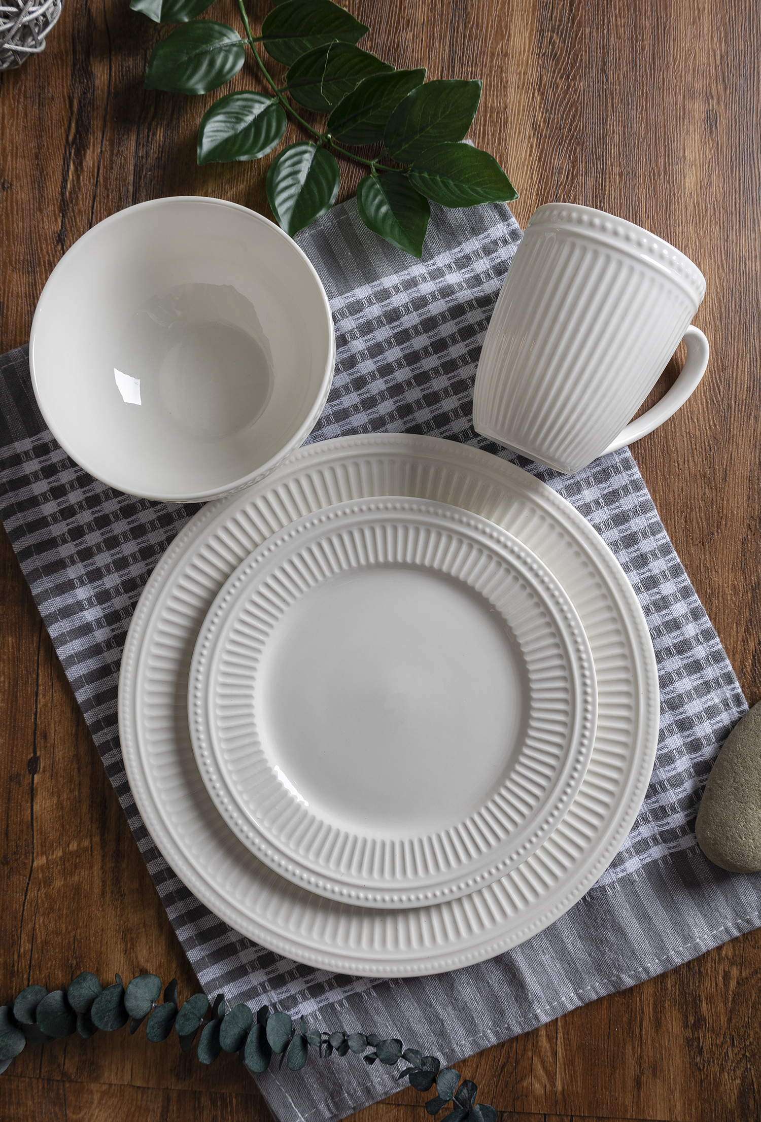 CHANGSHA HAPPY GO Refined White Bone China Tableware with Delicate Vertical Embossing for Contemporary Dining |happygodinnerware.com