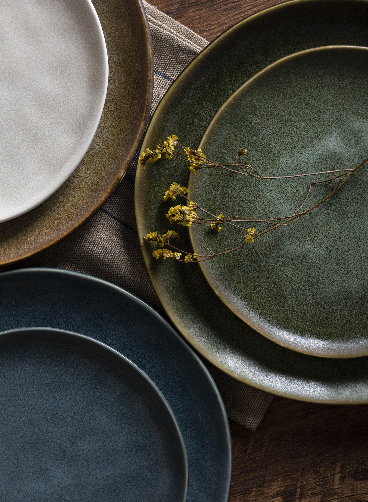 CHANGSHA HAPPY GO  Vintage Forest Style Reactive Glaze Stoneware Mixed Dinnerware Set with Earthy Tones  |happygodinnerware.com