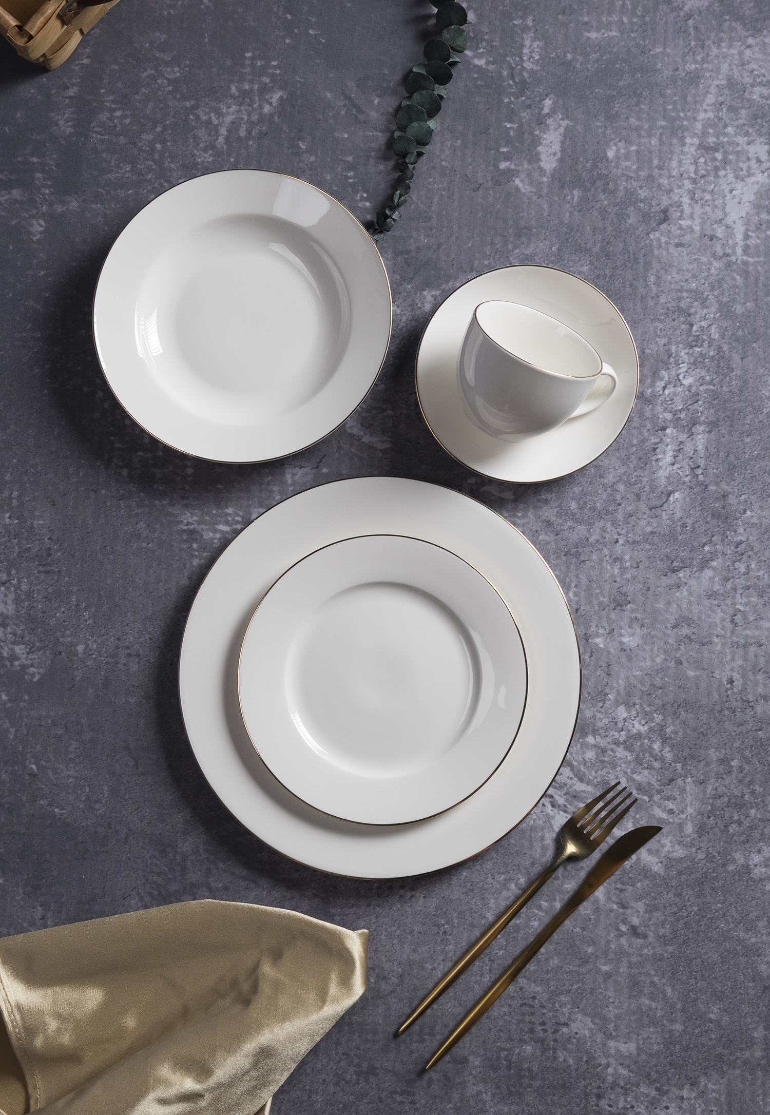 CHANGSHA HAPPY GO Elegant White Fine Bone China Dinner Set |happygodinnerware.com