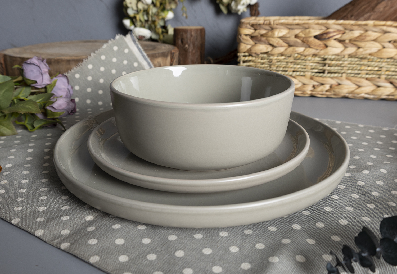 CHANGSHA HAPPY GO  Modern Matte Color Glazed Stoneware Dinnerware Set in Nordic Green and Grey Tones |happygodinnerware.com