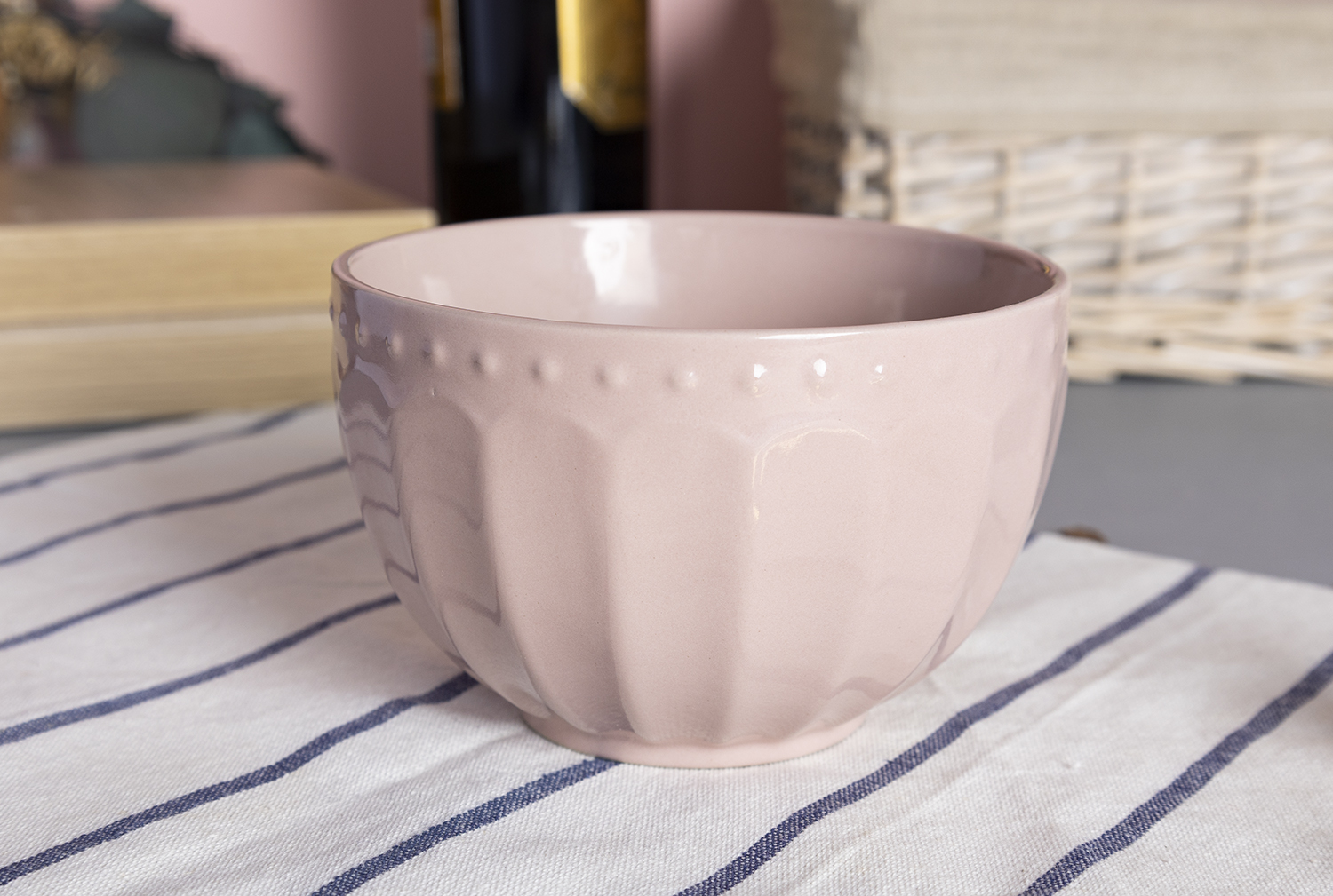 CHANGSHA HAPPY GO Pink Embossed Stoneware British Afternoon Tea and Dinnerware Set with Romantic Pastel Tone  |happygodinnerware.com