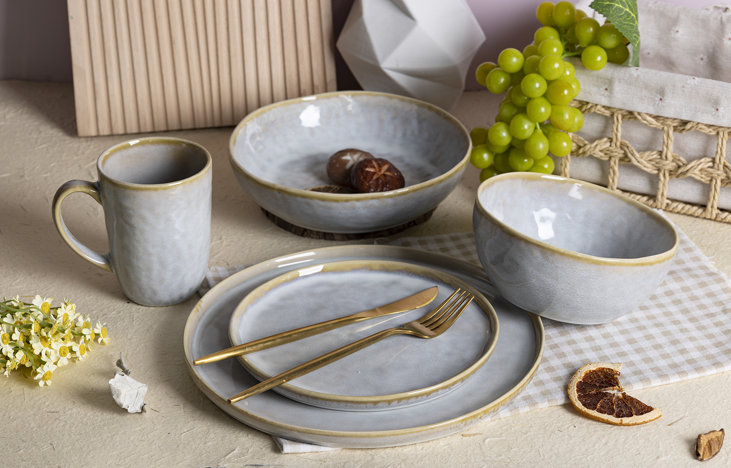 CHANGSHA HAPPY GO Matte White Reactive Glaze Stoneware Dinnerware Set with Subtle Rim Accents|happygodinnerware.com