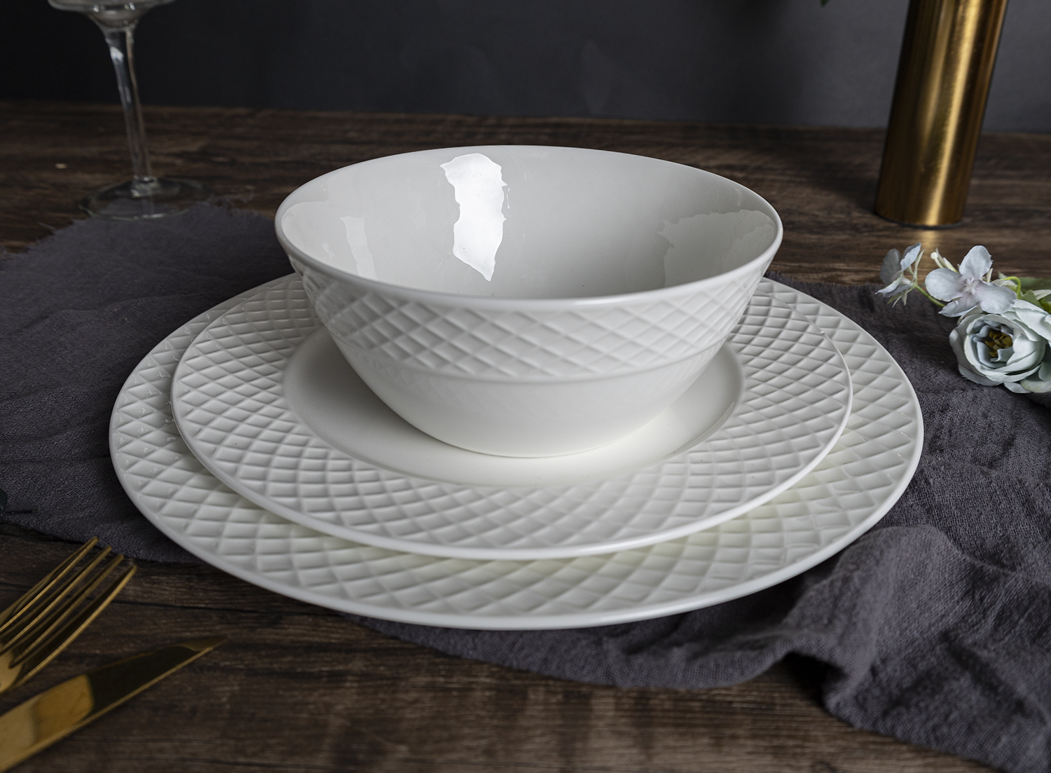 CHANGSHA HAPPY GO Geometric Grid Embossed White Bone China Dinner Set for Stylish and Durable Hospitality Use |happygodinnerware.com