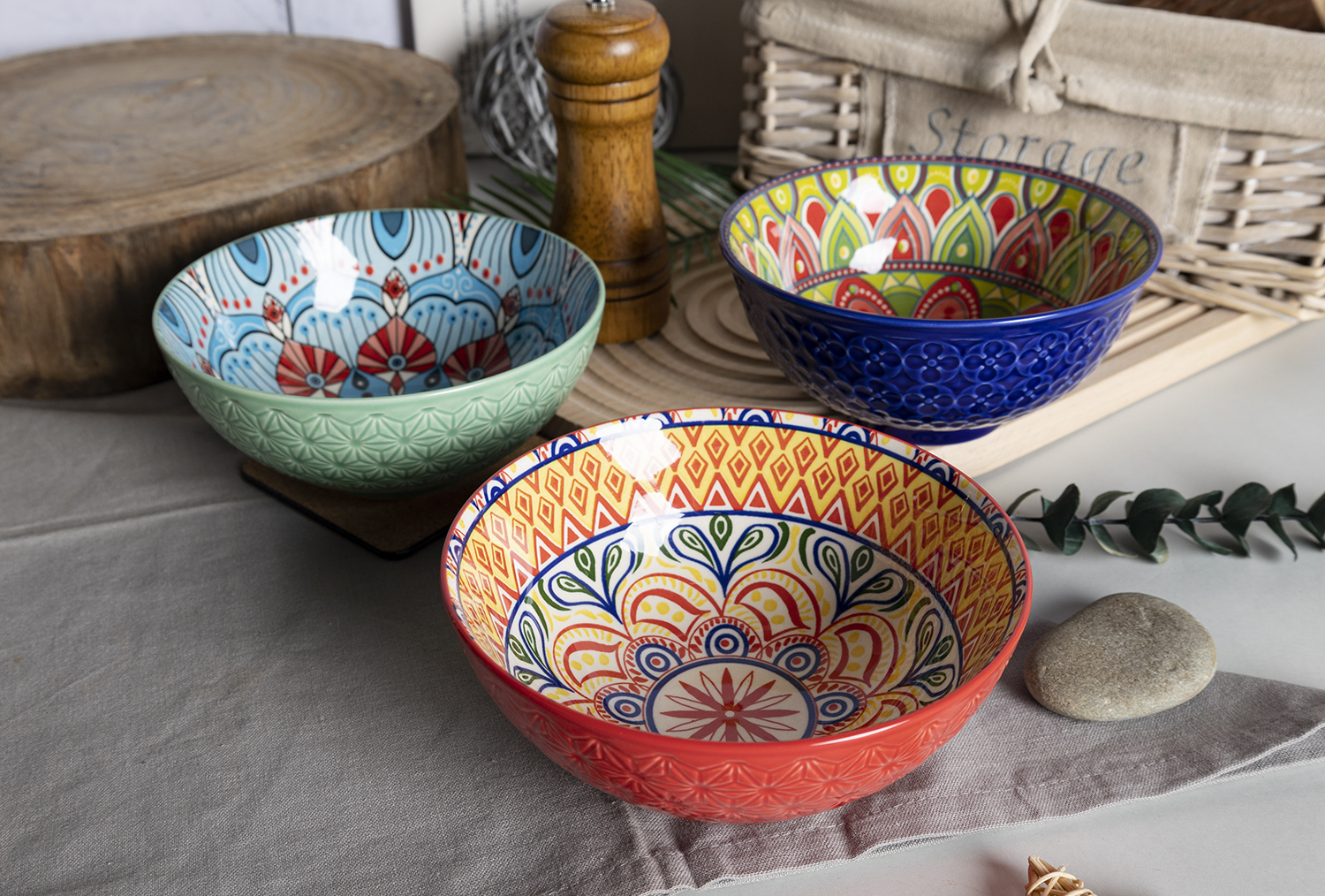 CHANGSHA HAPPY GO Embossed Green Stoneware Dinnerware Set with Multi-style Inner Decals |happygodinnerware.com