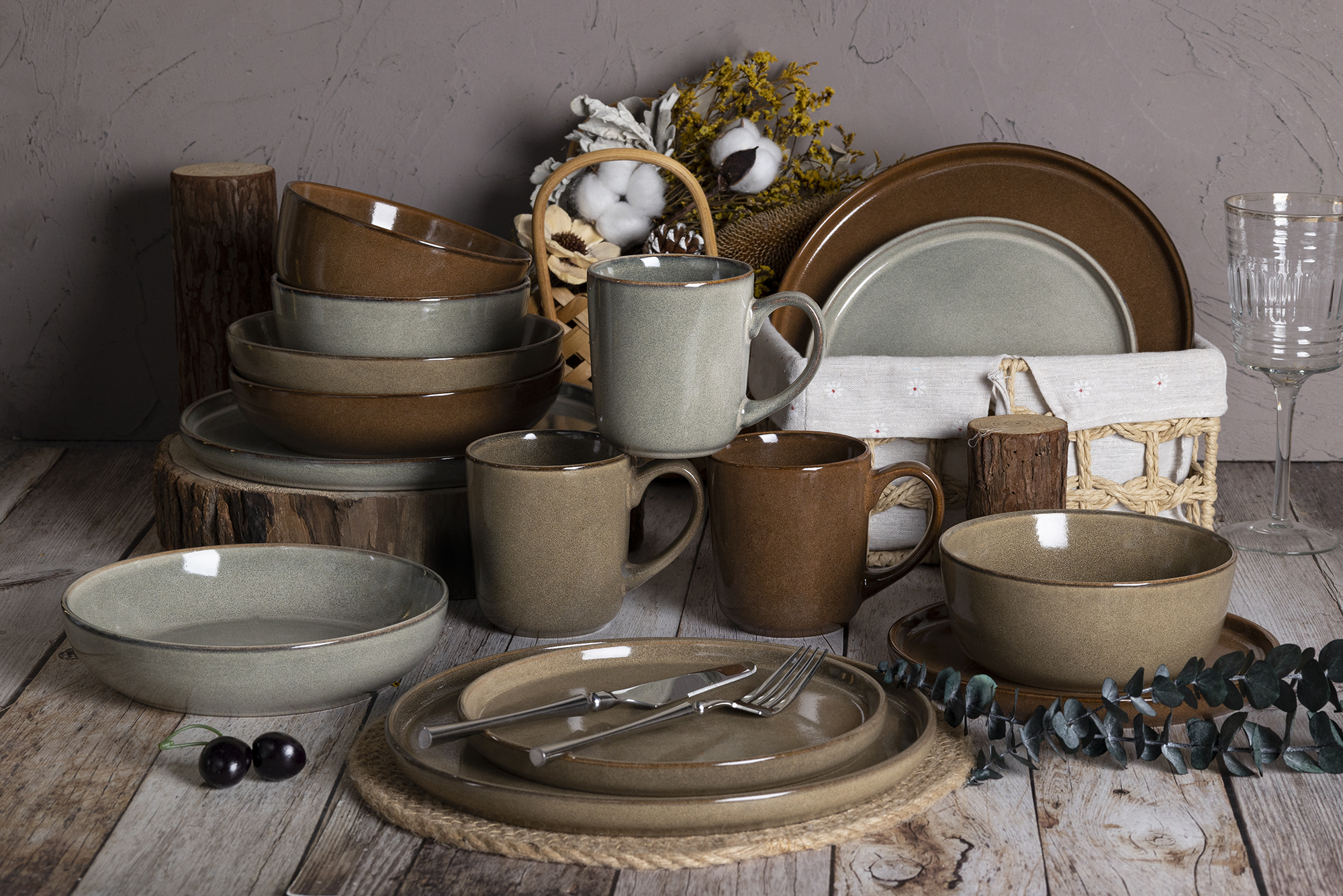 CHANGSHA HAPPY GO Autumn Tone Stoneware Dinnerware Set – Reactive Glaze Plates, Bowls & Mugs in Warm Brown and Olive|happygodinnerware.com