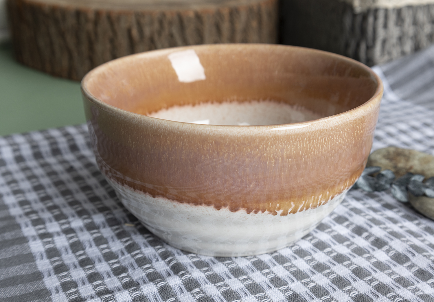 CHANGSHA HAPPY GO  Reactive Glaze Stoneware Dinner Set in Sunset Pink with a Natural Gradient and Circular Brush Pattern |Dopamine Series Ceramics  |happygodinnerware.com