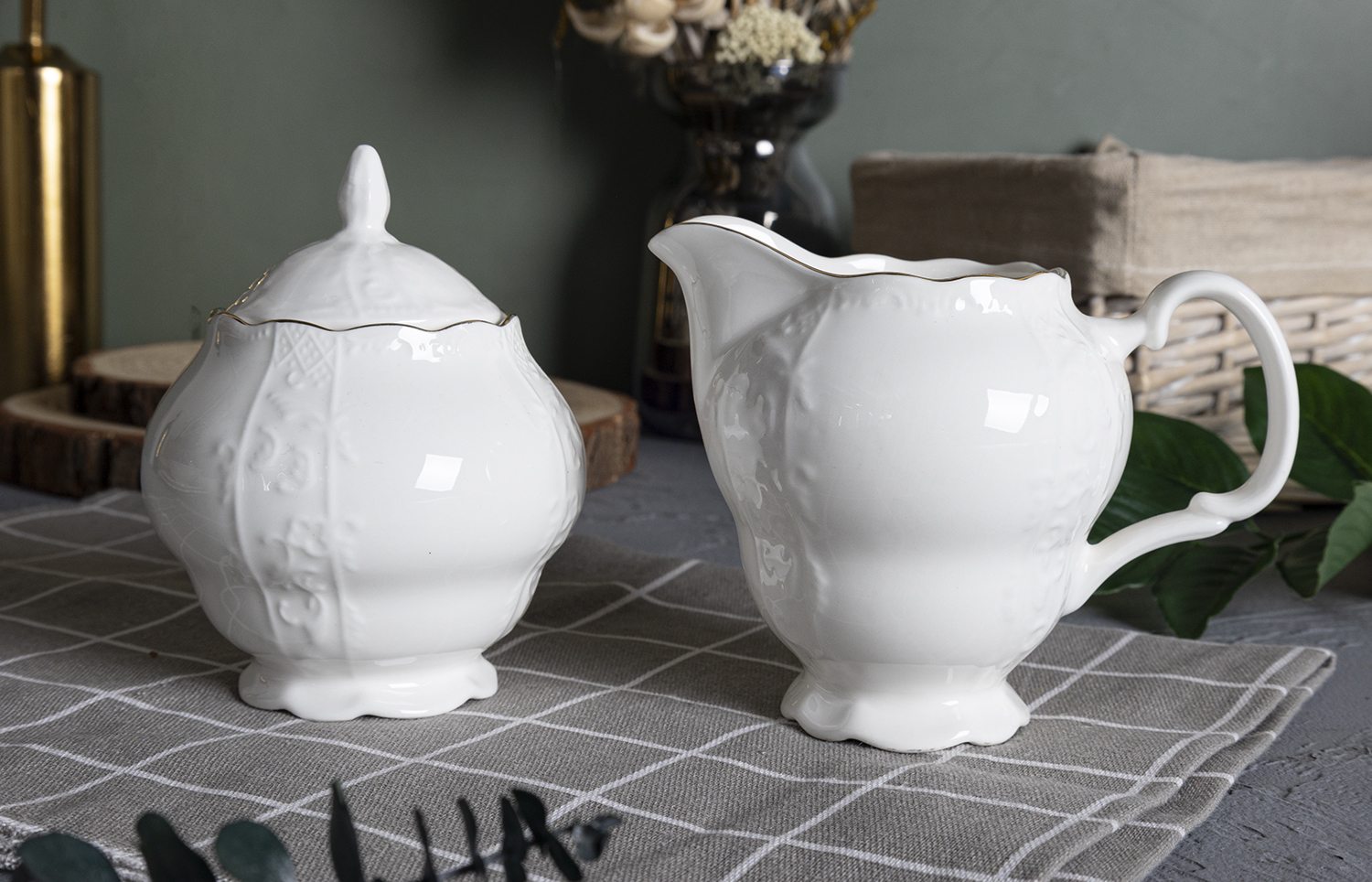 CHANGSHA HAPPY GO  Luxurious White Bone China Embossed Dinnerware with Gold Rim – Wedding Gift Table Set from Changsha Happy Go |happygodinnerware.com