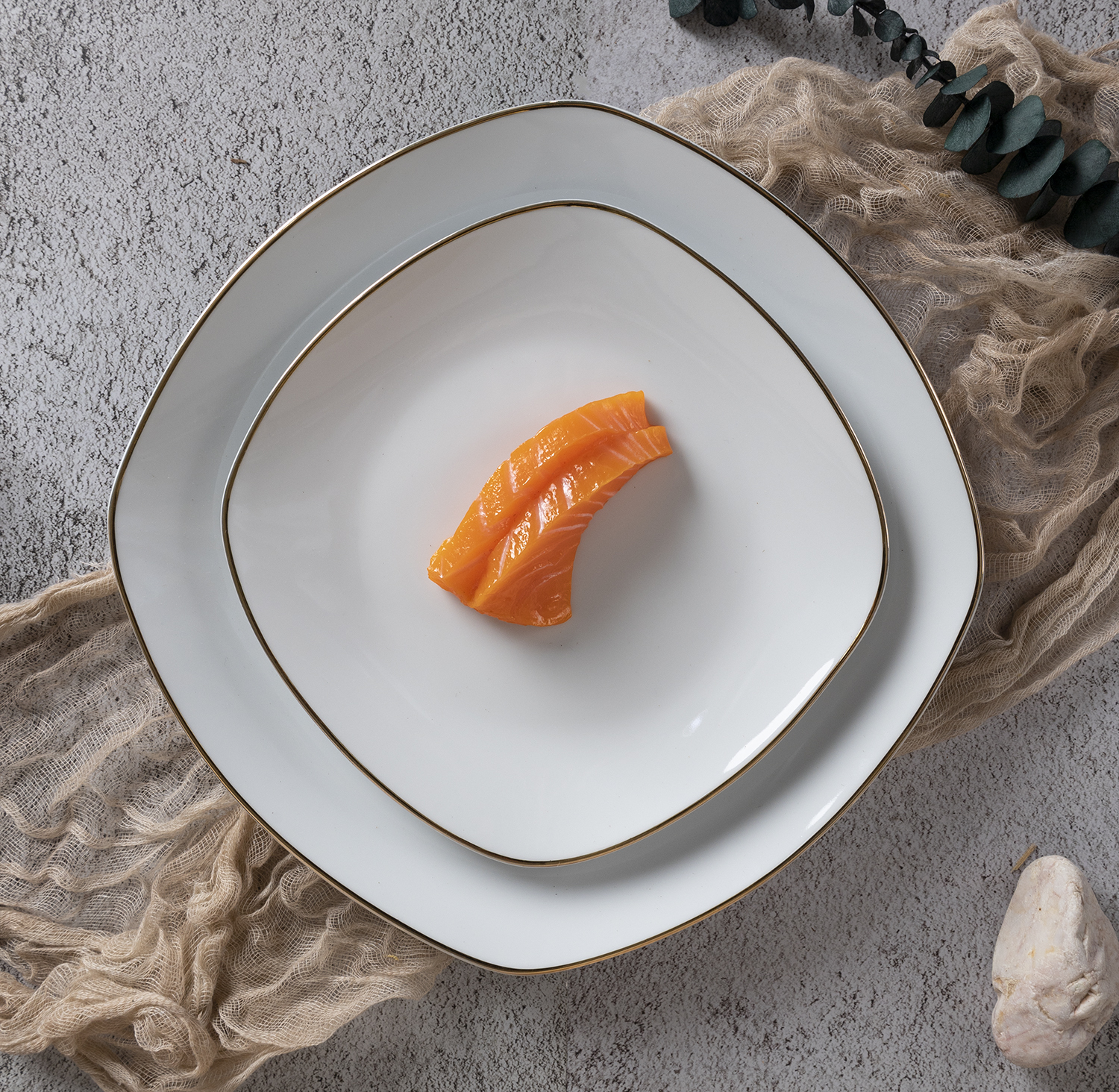 CHANGSHA HAPPY GO  Classic Square-Shaped White Porcelain Dinnerware Featuring Gilded Rim Accents |happygodinnerware.com