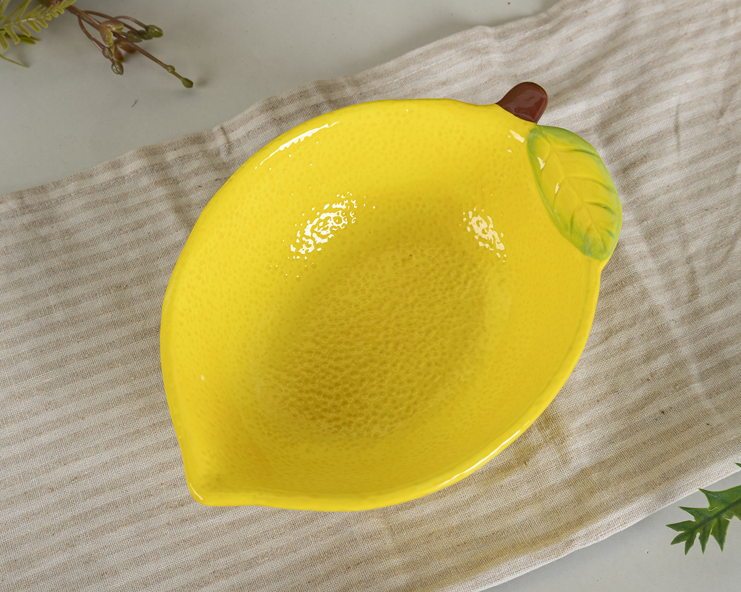 CHANGSHA HAPPY GO Embossed Ceramic Lemon Shaped Dinnerware Set with Handle and Leaf Detailing – Bright Yellow Serving Bowls and Jar |happygodinnerware.com