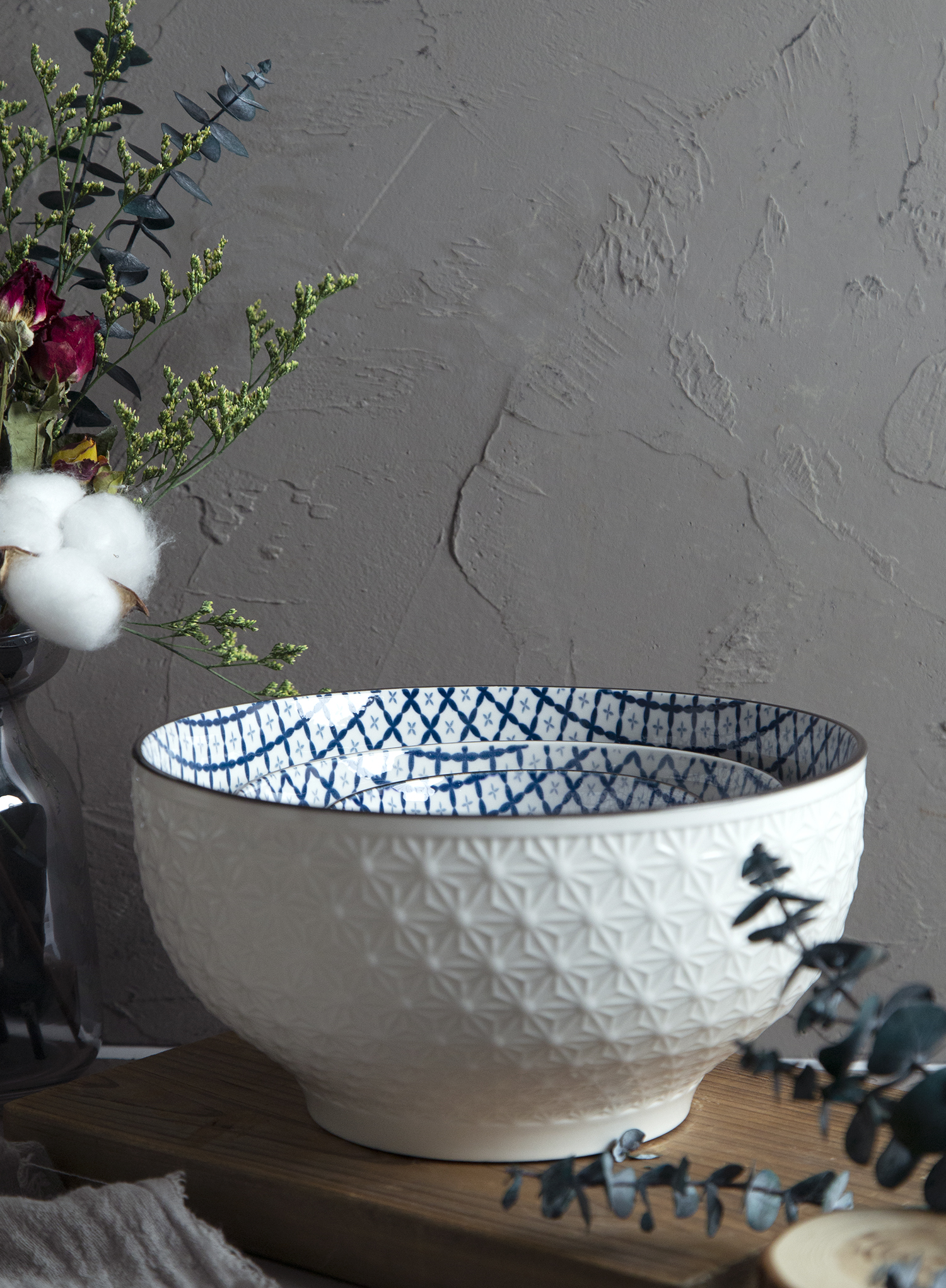 CHANGSHA HAPPY GO White Porcelain Diamond Embossed Bowls with Colorful Interiors | happygodinnerware.com