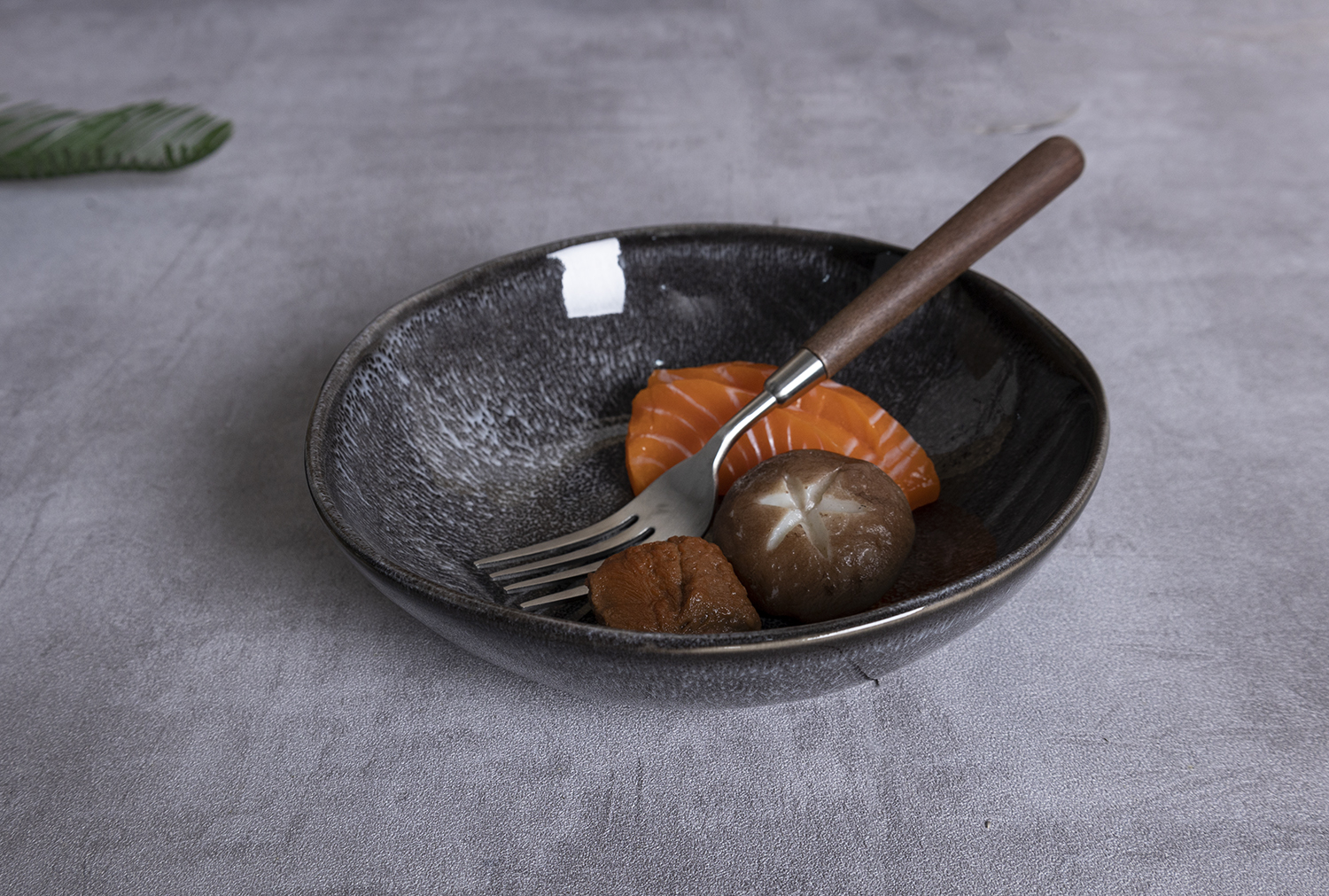 CHANGSHA HAPPY GO Matte Black Reactive Glaze Ceramic Dinnerware Set for Modern Dining          詢問 ChatGPT|happygodinnerware.com