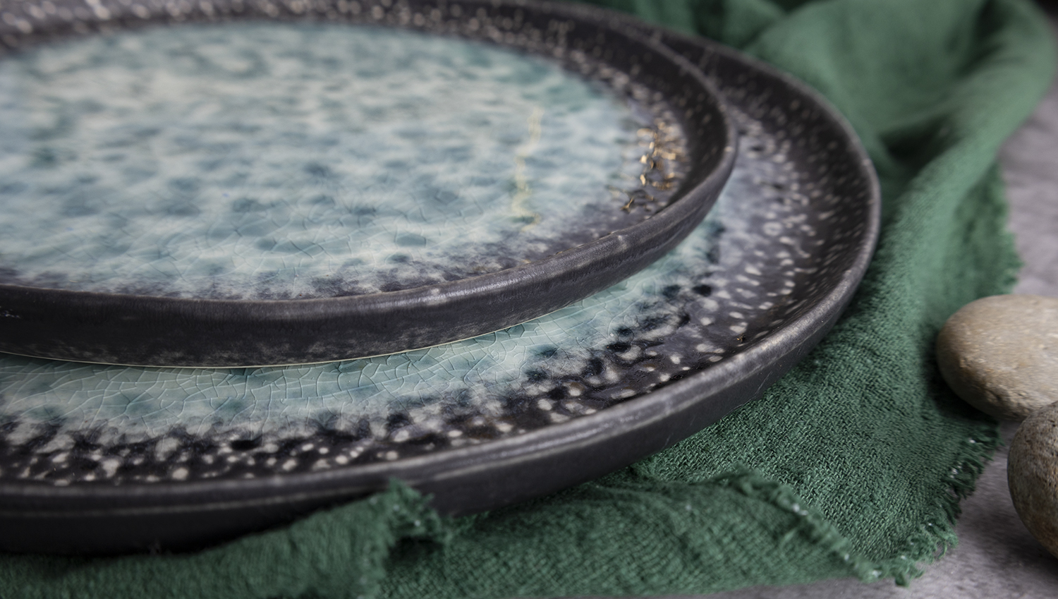 CHANGSHA HAPPY GO  Deep Reactive Glaze Stoneware Set with Seafoam Ripple Effect |Dopamine Series Ceramics  |happygodinnerware.com